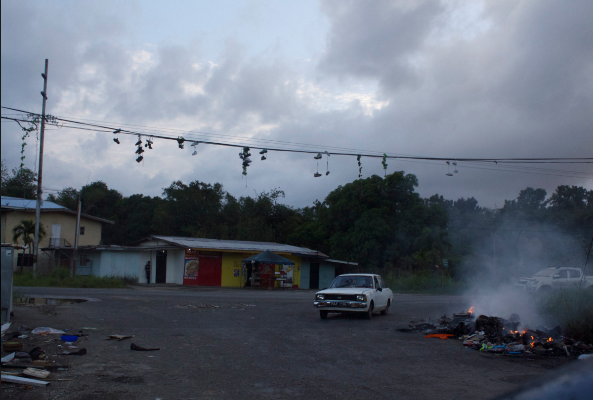 Shoes on a telephone wire, Arima