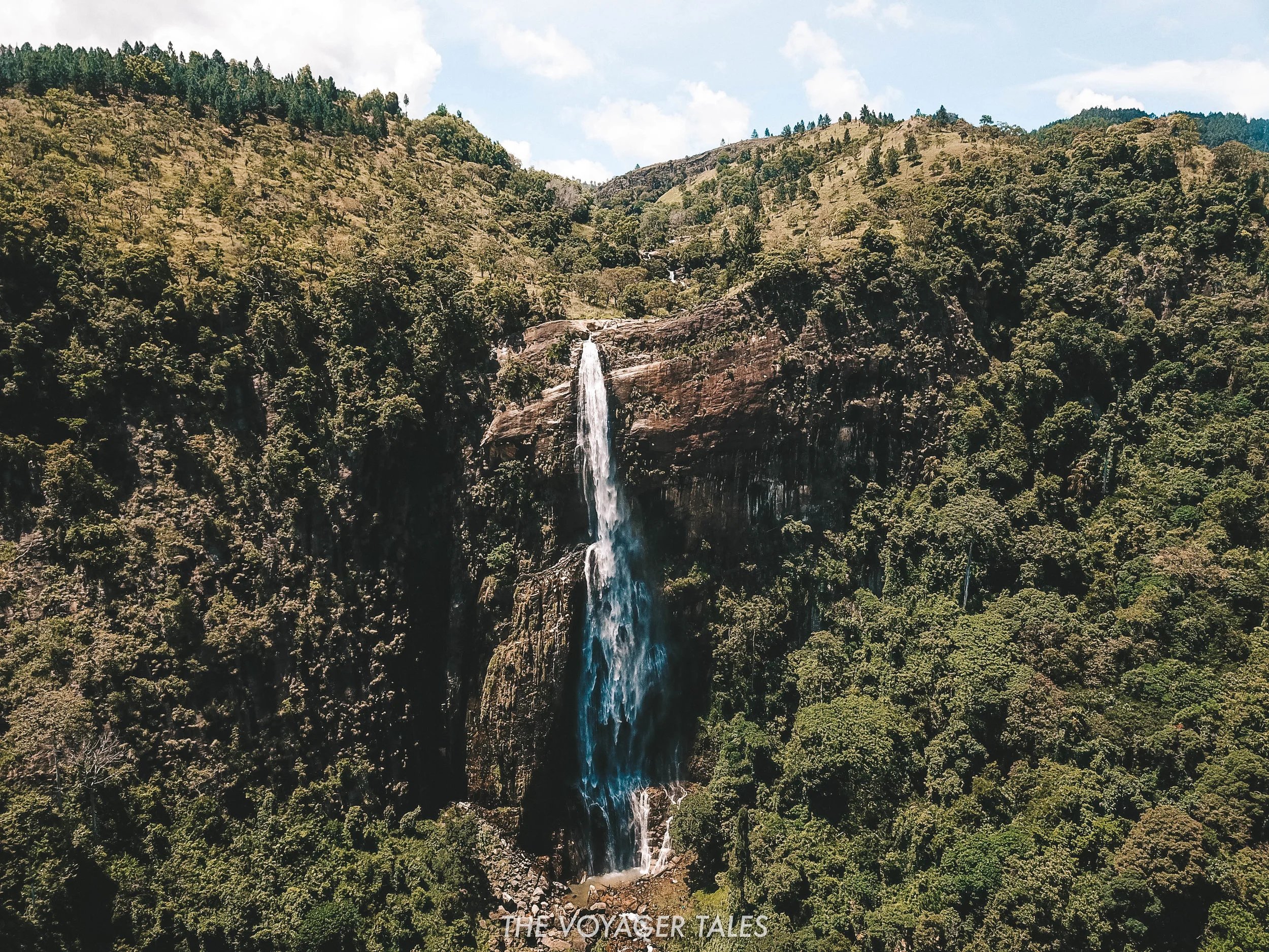 Diyaluma Waterfall.jpg