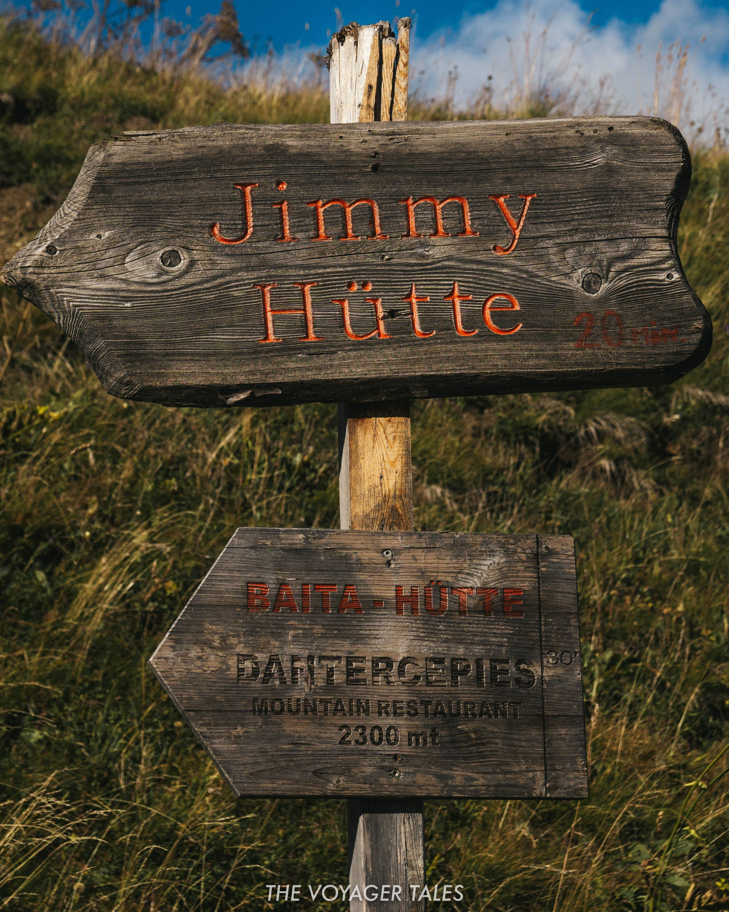 Sign to Jimmy hütte at Passo Gardena