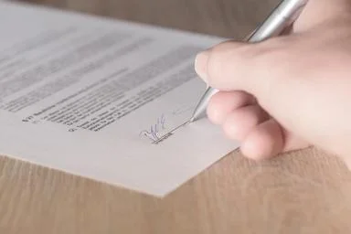 contract_signature_lease_available.jpg
