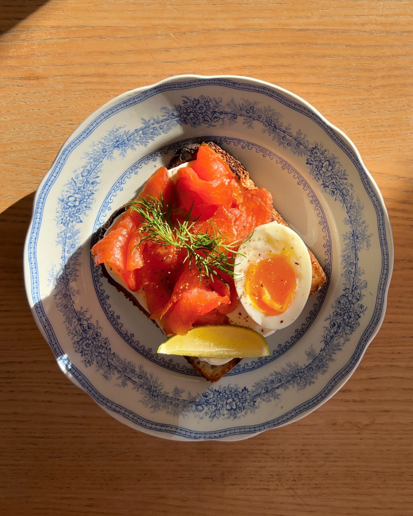 A classic combination of cold smoked salmon and cream cheese, with a sprinkle of dill and a boiled egg on a toasted sourdough.

A perfect way to start the week.

#way #helsinki