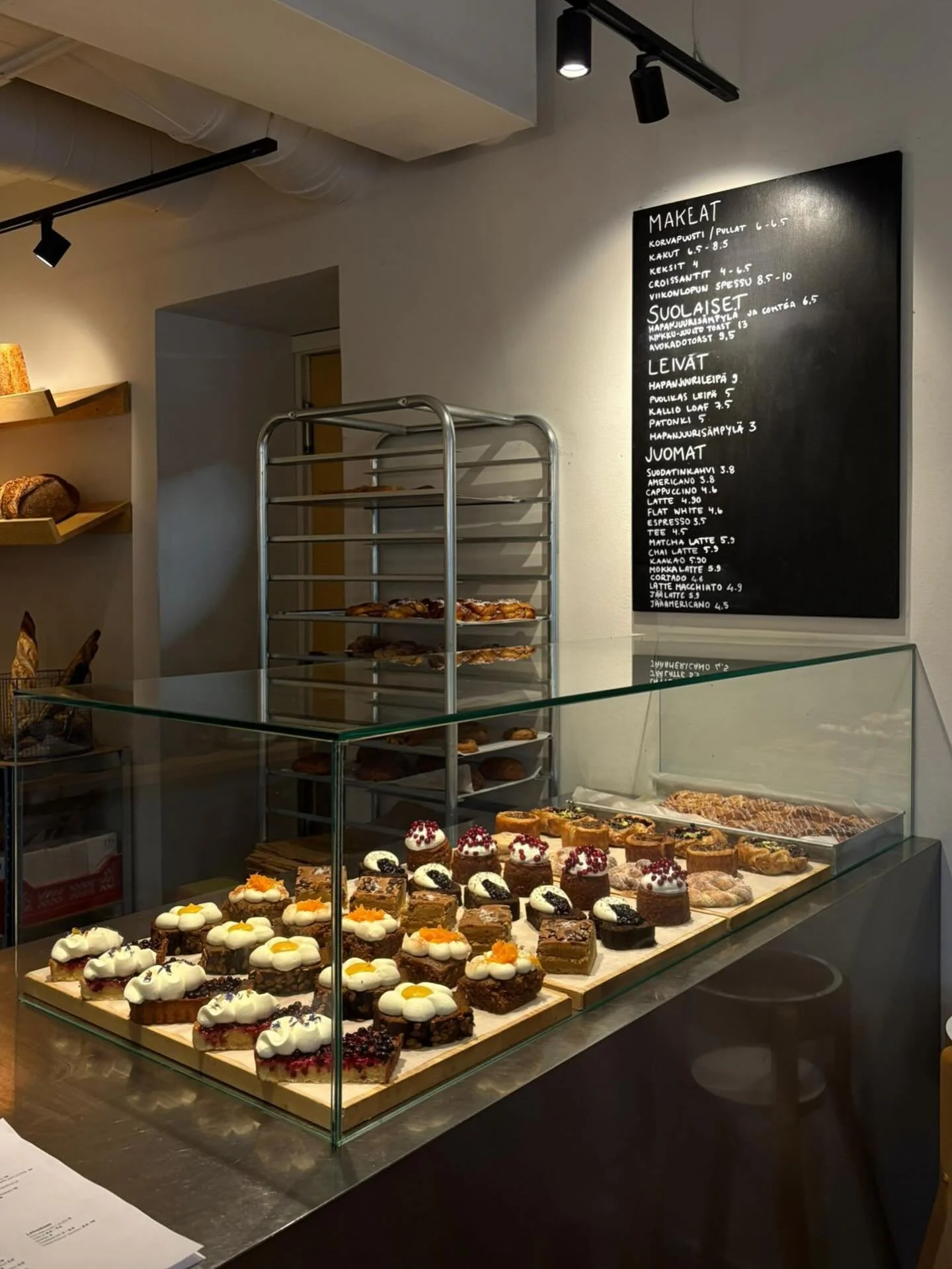 The scent of October in the air and heaps of new treats on the counter, come by🍁

#way #helsinki