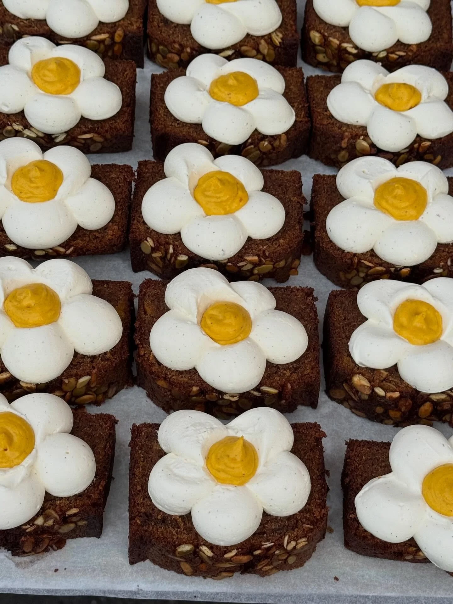 Give yourself flowers today 🌼🌼🌼 

Spicy pumpkin cake is on the counter now, pop in.

#way #helsinki