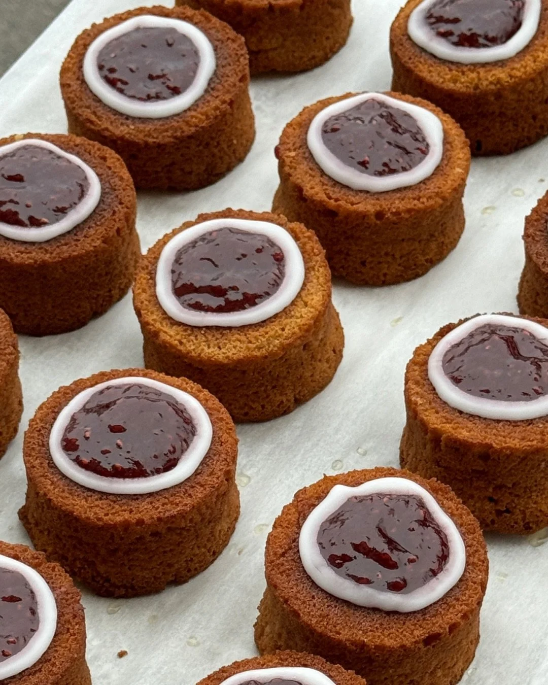 Sometimes it&rsquo;s a good idea to lean into the bitter cold, get as cosy as possible and eat plenty of pastries :) 

Winter favorite, Runeberg&rsquo;s tarts, on the counter at Kallio now.

#way #helsinki