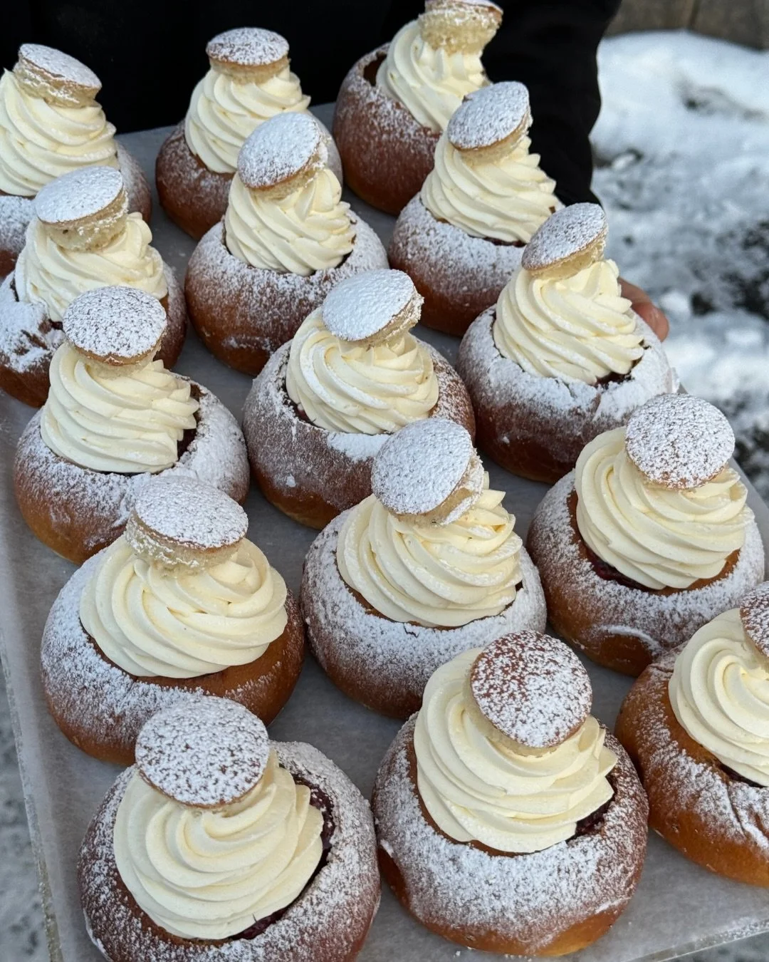 Cream swirls and blue skies for the weekend, that&rsquo;s what&rsquo;s up🌞

Counters are stacked with season&rsquo;s favorites, pop in! 

#way #helsinki