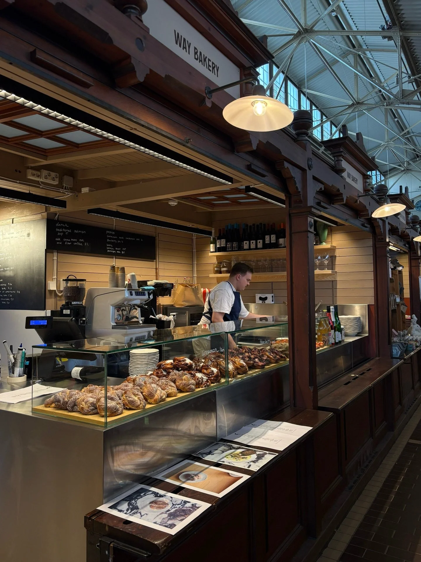 Bun haven🧜

See you for buns and cakes, salmon soup and sandwiches at the edge of the waterfront at Helsinki Market Square.

Way Vanha kauppahalli
Mon-Fri 11-17
Saturday 11-18

#way #helsinki