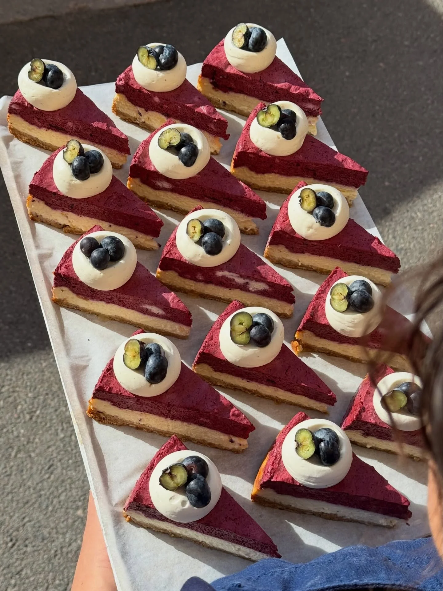 Cheesecake and sun beams today and all weekend. Come get them, the terrace is waiting for you :)

#way #helsinki