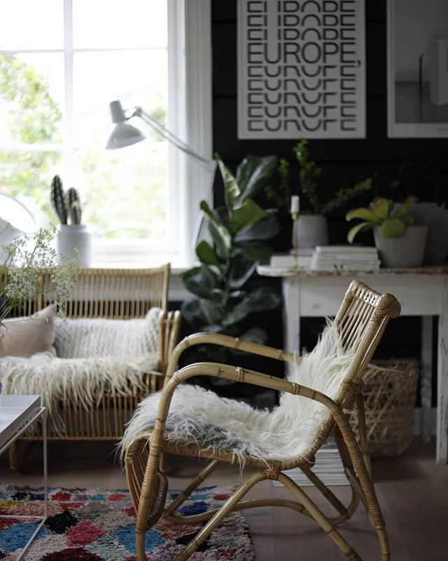 Regn ute, bonusfridag i vente, en stue med nye, gamle møbler og en sjokolade i skapet. Ok pluss søndagskveld!