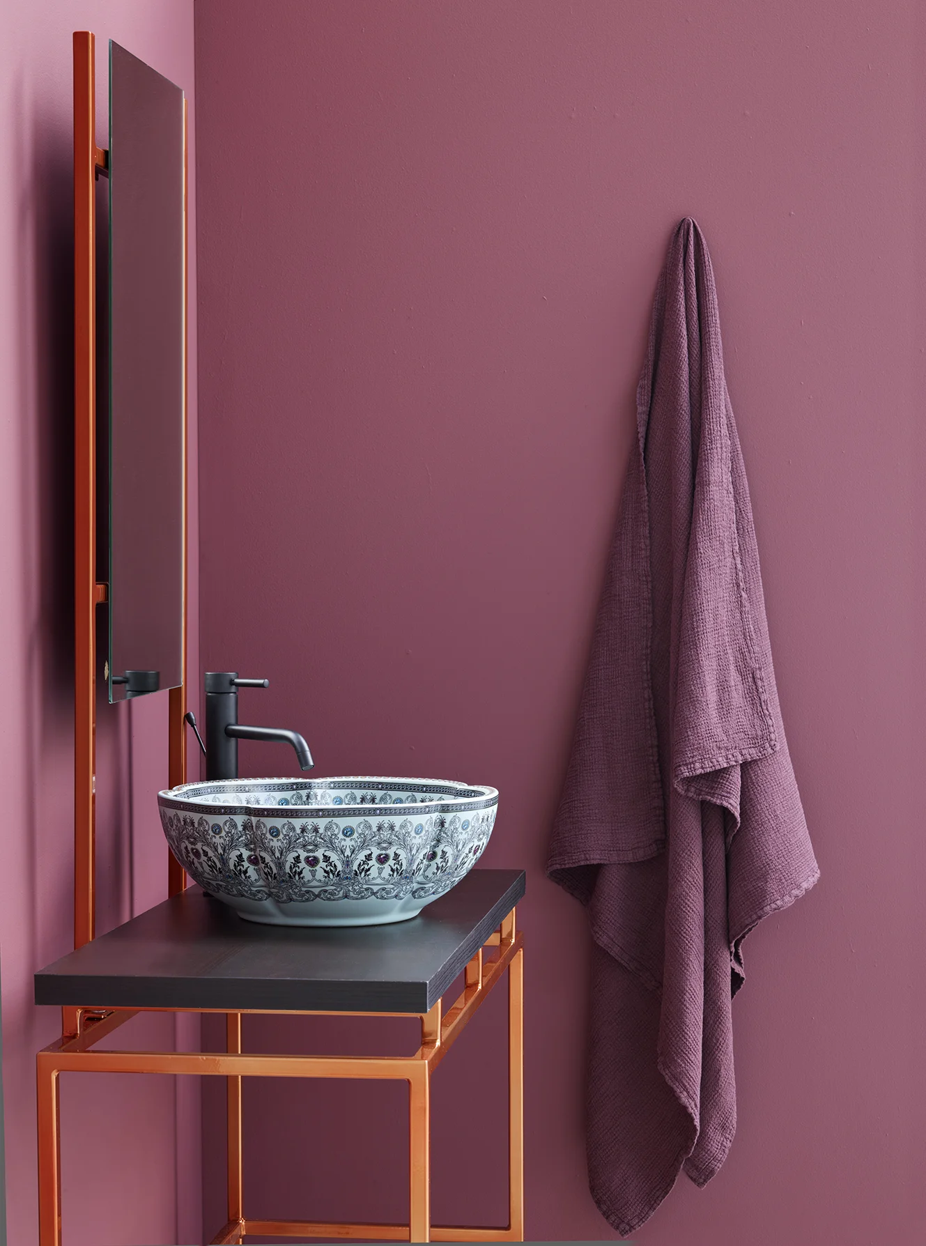 Copper finish + Nero Assoluto (black granite) surface
