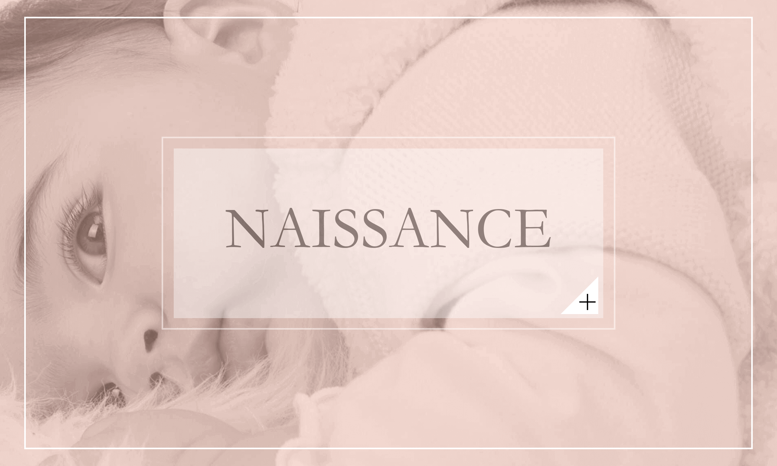 Séance photo naissance en studio – Portrait tendre d'un nouveau-né dans un cadre cocooning.