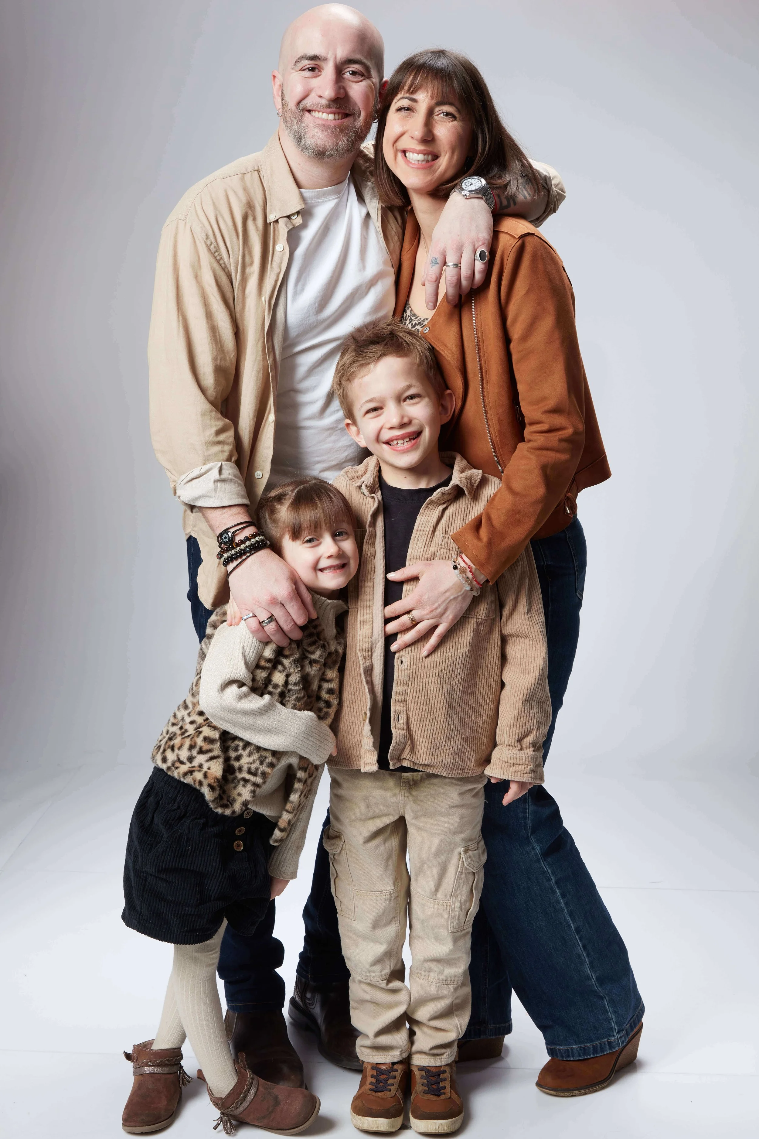 portrait-famille-julien-fond-neutre