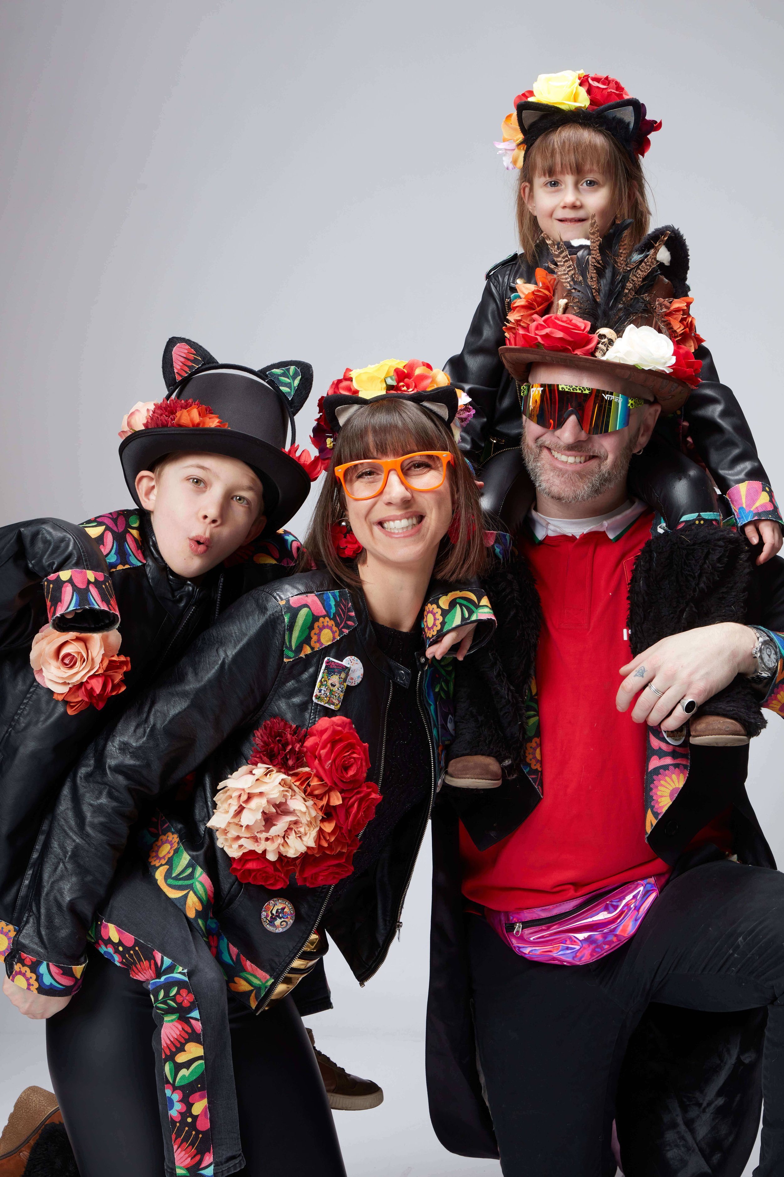 Shooting photo de la Famille Julien en studio avec lumière élégante et ambiance haut de gamme.