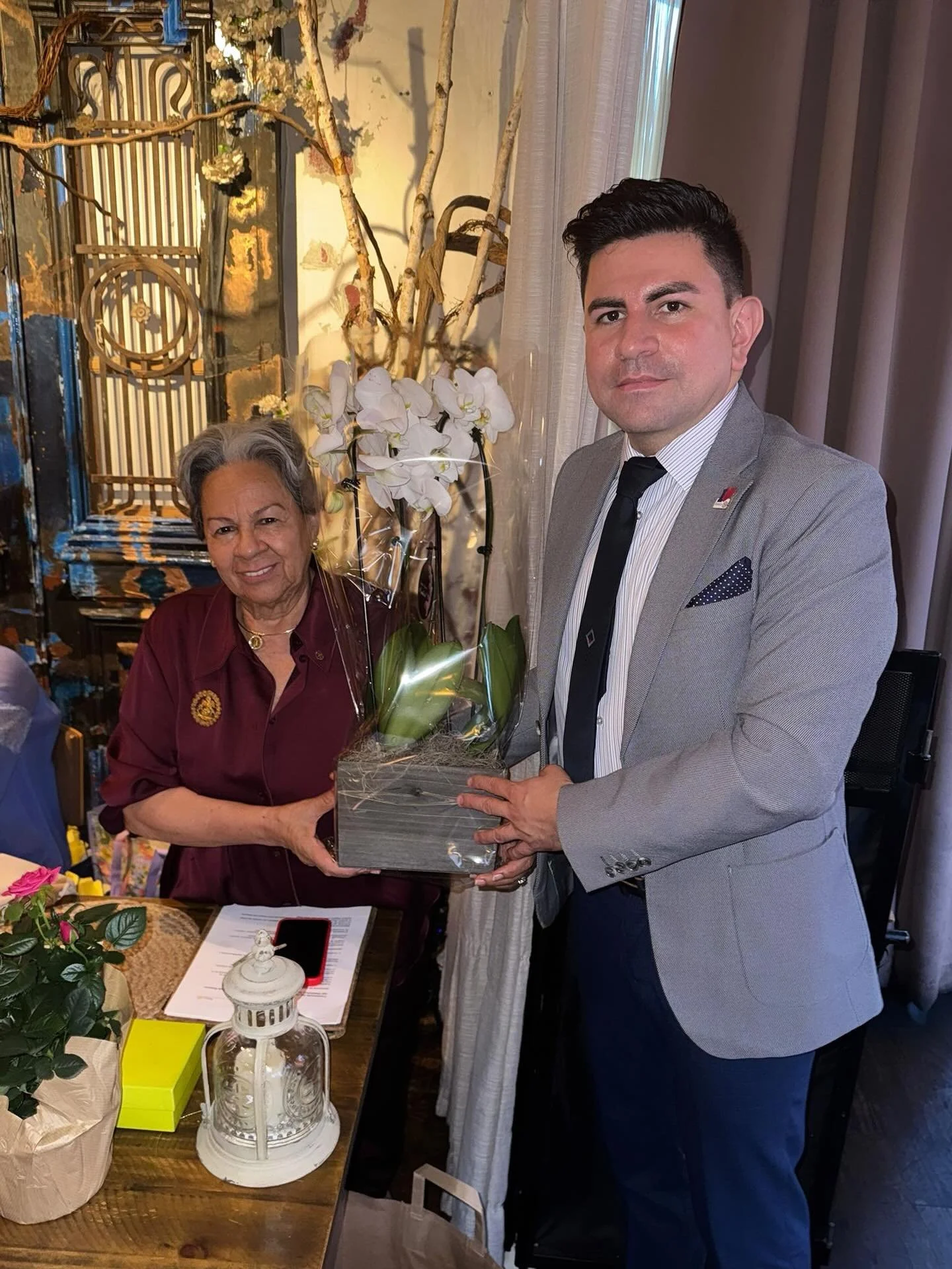 Querida Connie @conniecebada 

Queremos dedicarte unas palabras llenas de cari&ntilde;o y gratitud por tu invaluable labor como Secretaria de nuestro querido Club Rotario del Hist&oacute;rico Jackson Heights.

Tu entrega, tu dedicaci&oacute;n y tu at