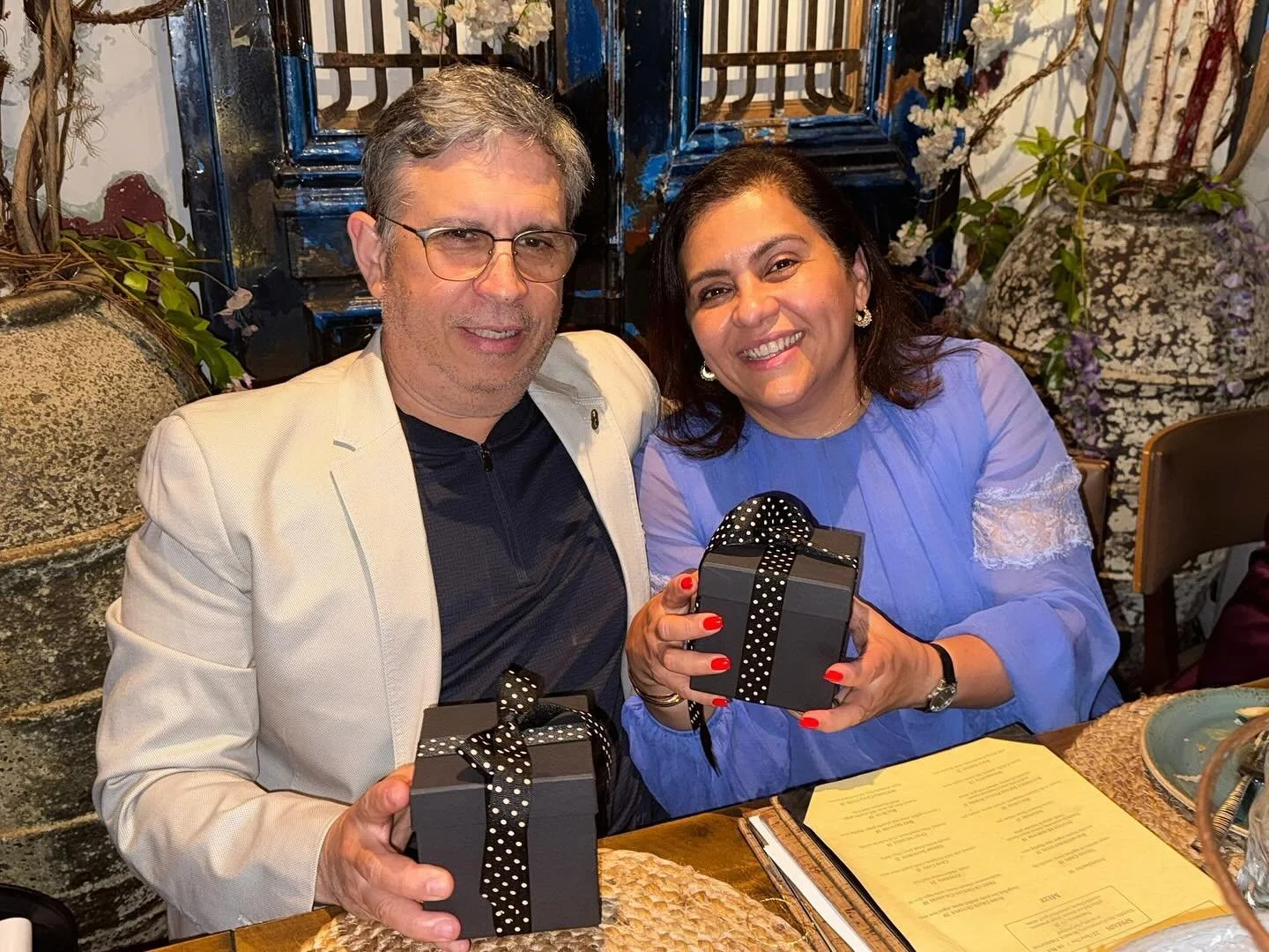 Querido Dr. Juan Carlos De Fex y Cristina De Fex:

Desde el coraz&oacute;n de todos los miembros del Club Rotario del Hist&oacute;rico Jackson Heights, queremos expresarles nuestro m&aacute;s profundo agradecimiento por su liderazgo ejemplar y compro