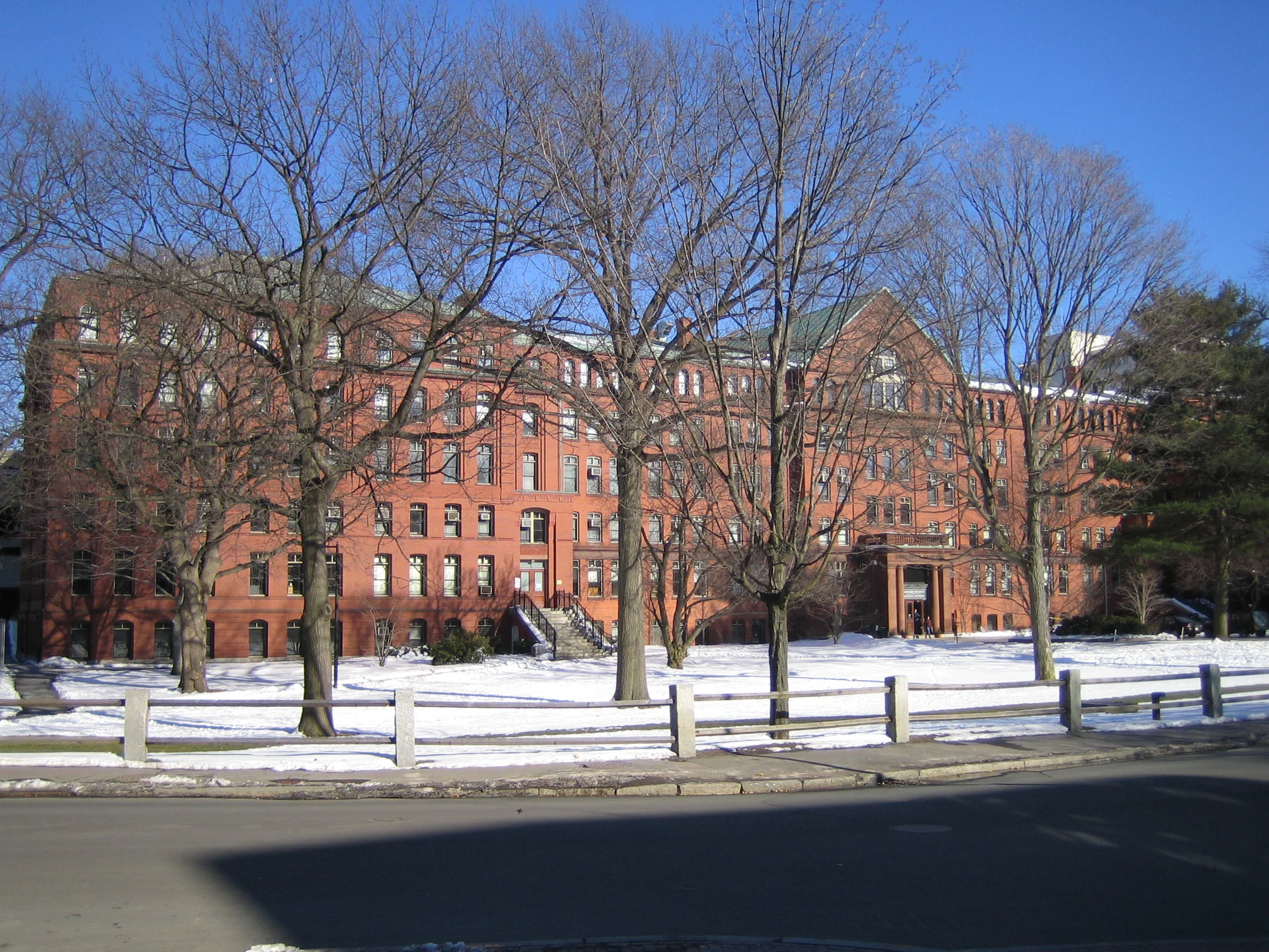 Photo of the exterior of the Harvard Museum of Natural History, Cambridge, Mass., from https://commons.wikimedia.org/wiki/File:Harvard_Museum_of_Natural_History_050227.jpg .