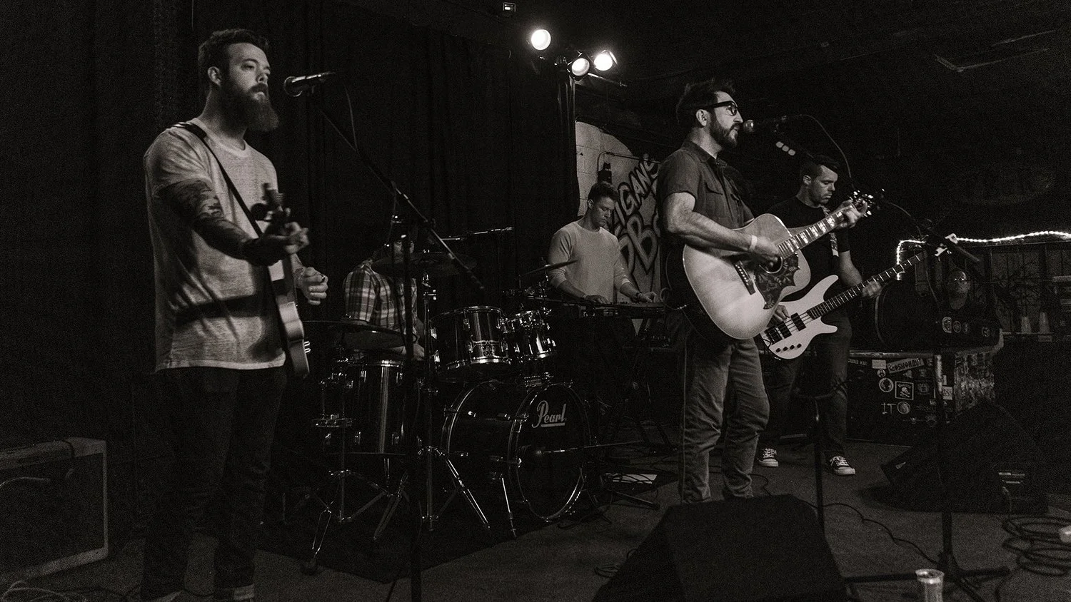 Edison Kitt &amp; the Strangers @ Mulligans Pub