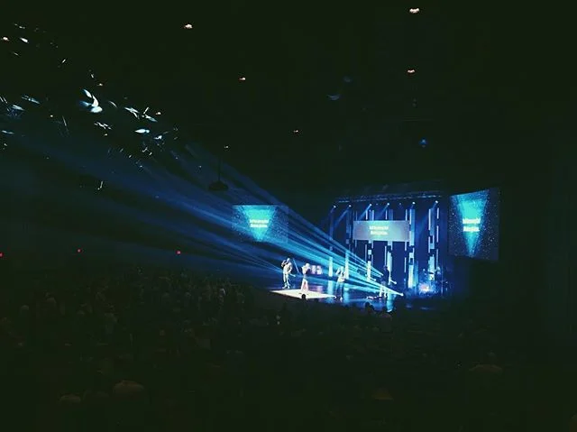 God is moving this morning! Plenty of time to join us for a service at any one of our campuses across Chicagoland this morning! @chapelchicagoland #churchproduction #CTLN #💡