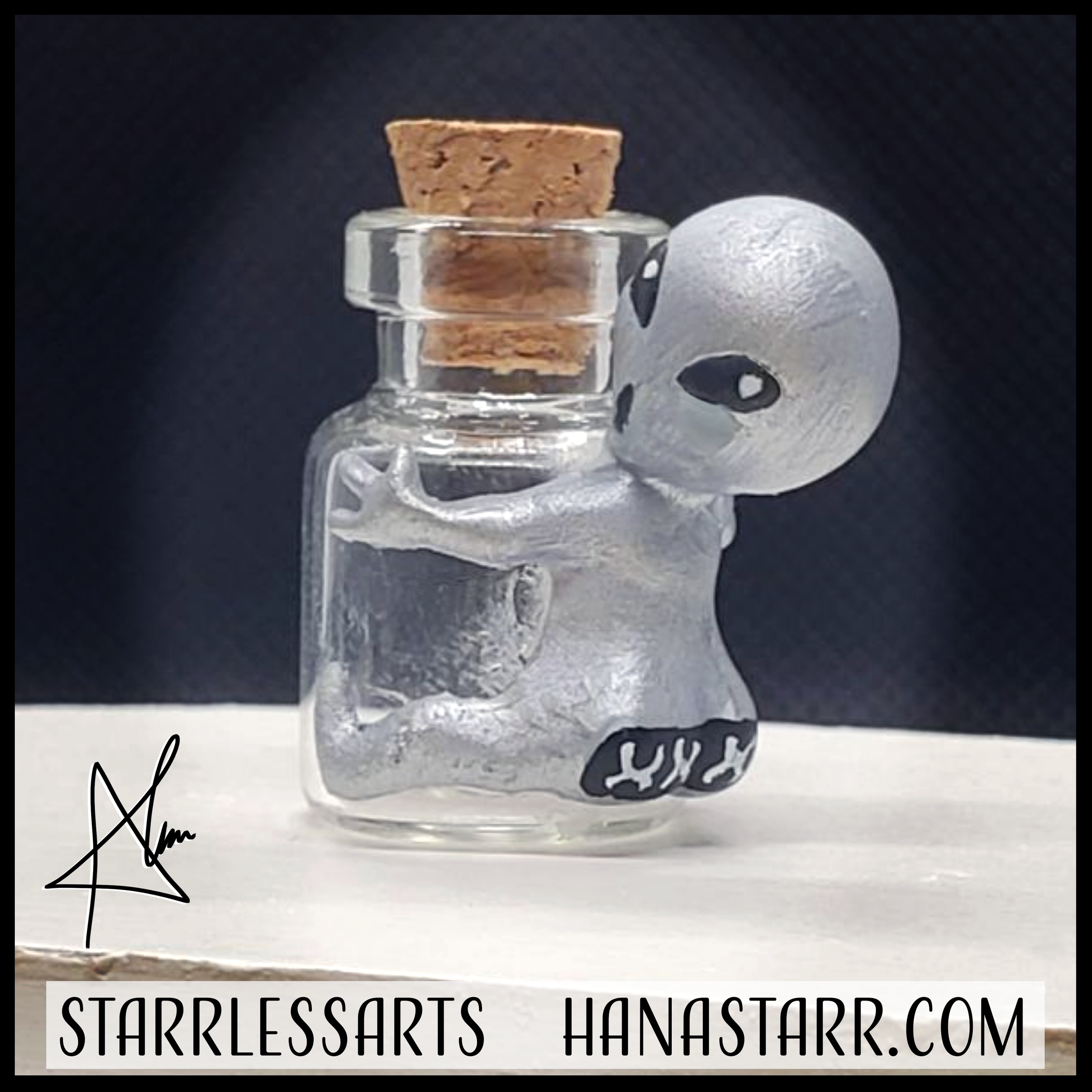 bottleBuddies_cryptidAlienSilver.png