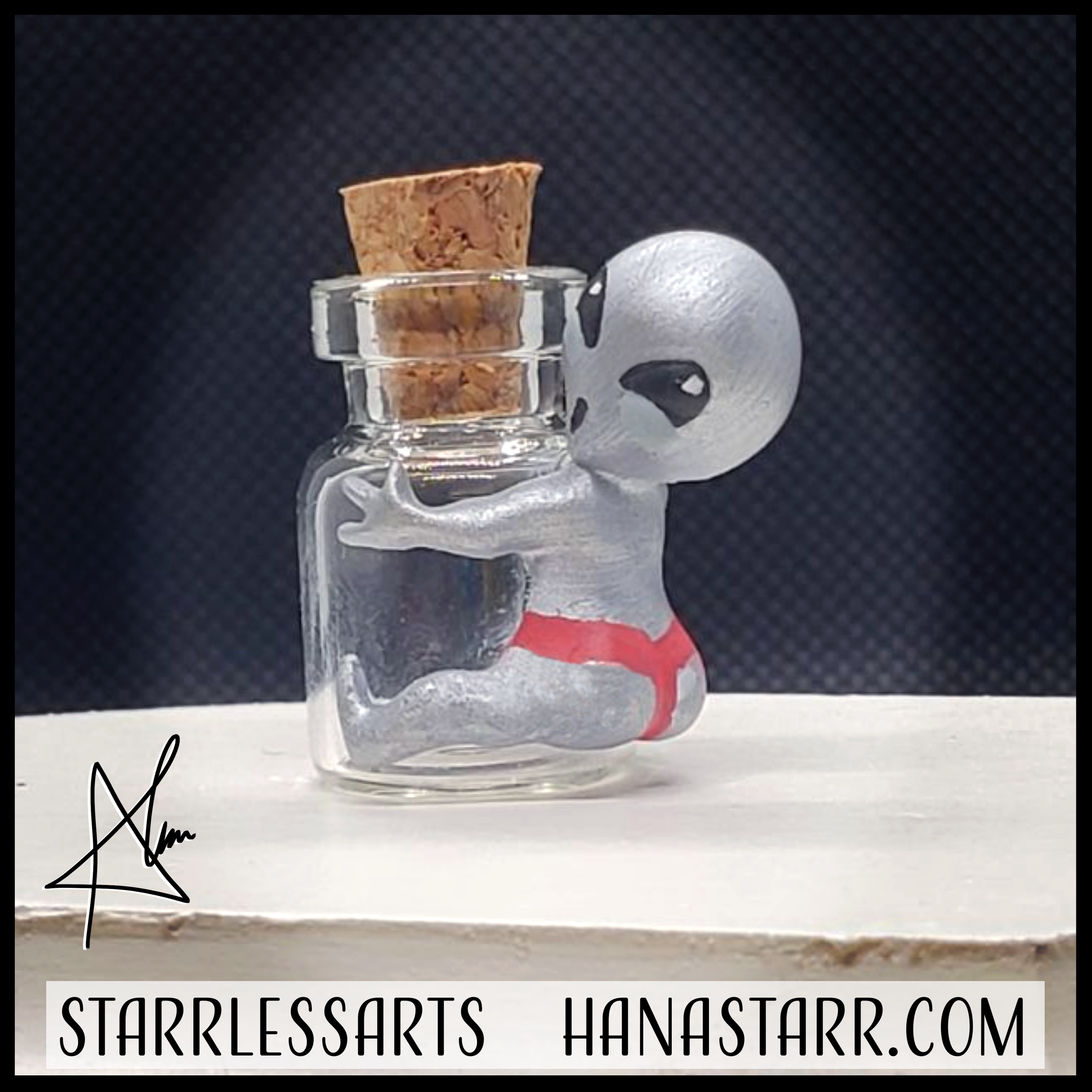 bottleBuddies_cryptidAlienSilverThong.png