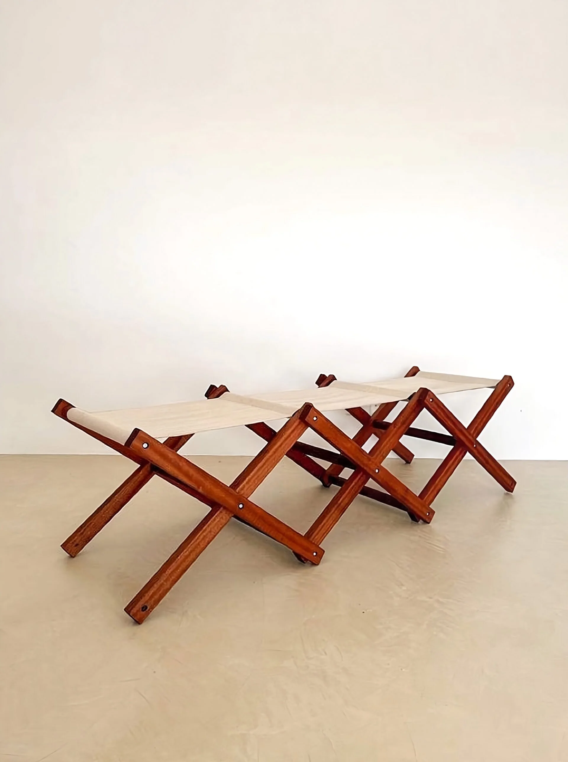 PANTOGRAPHIC BENCH