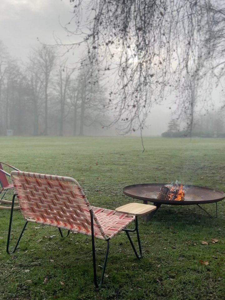 From Belgium&rsquo;s cold, snowy winters to Portugal&rsquo;s warm, restless ocean air.
The Love Seat is a bench that holds it all.
Hot chocolate in the snow, or Porto under the sun.
From quiet frosty mornings with my coffee watching how life awakens
