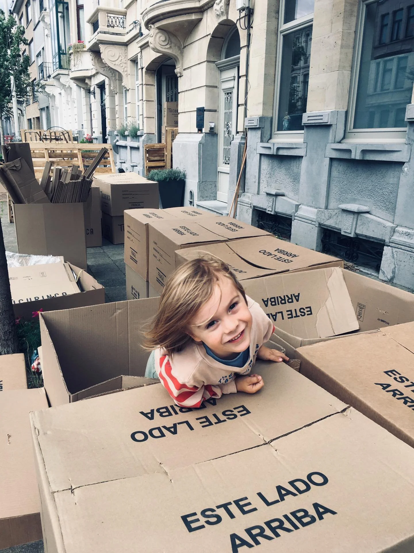 UPSIDE DOWN - Summer in Winter - SALE 

We decided to do a special thing, we turn things upside down. We flipped the seasons! Shop summer styles this winter for a special price, instead of putting our winter collection in sale to make place for summe