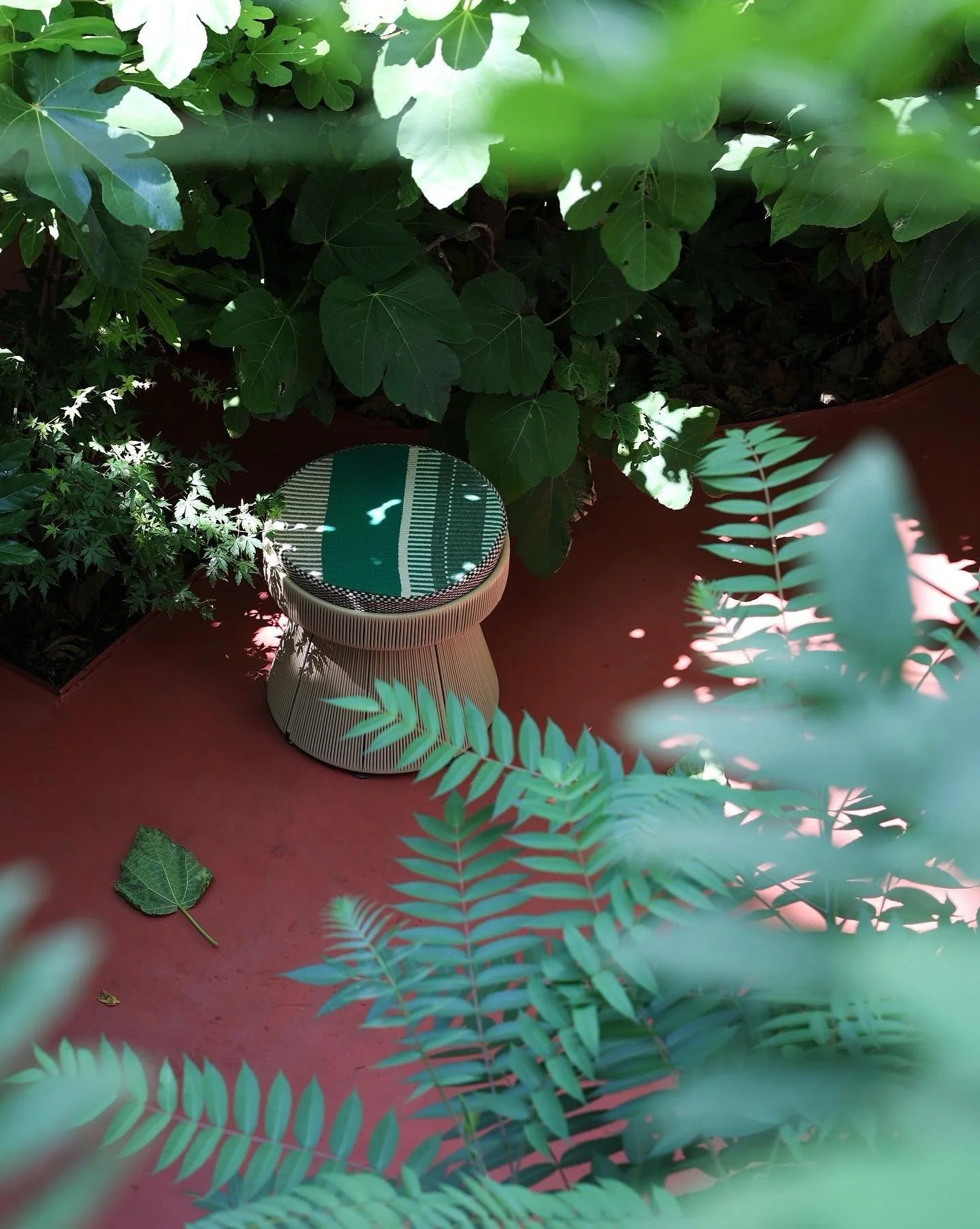 Because the sun is shining and we&rsquo;d much rather soak it up than sit behind our computers&hellip; ☀️
Good news: our ONLINE &ldquo;Upside Down Summer in Winter&rdquo; SALE is EXTENDED! 🎉
All our colourful, sunny outdoor furniture is now up to 20