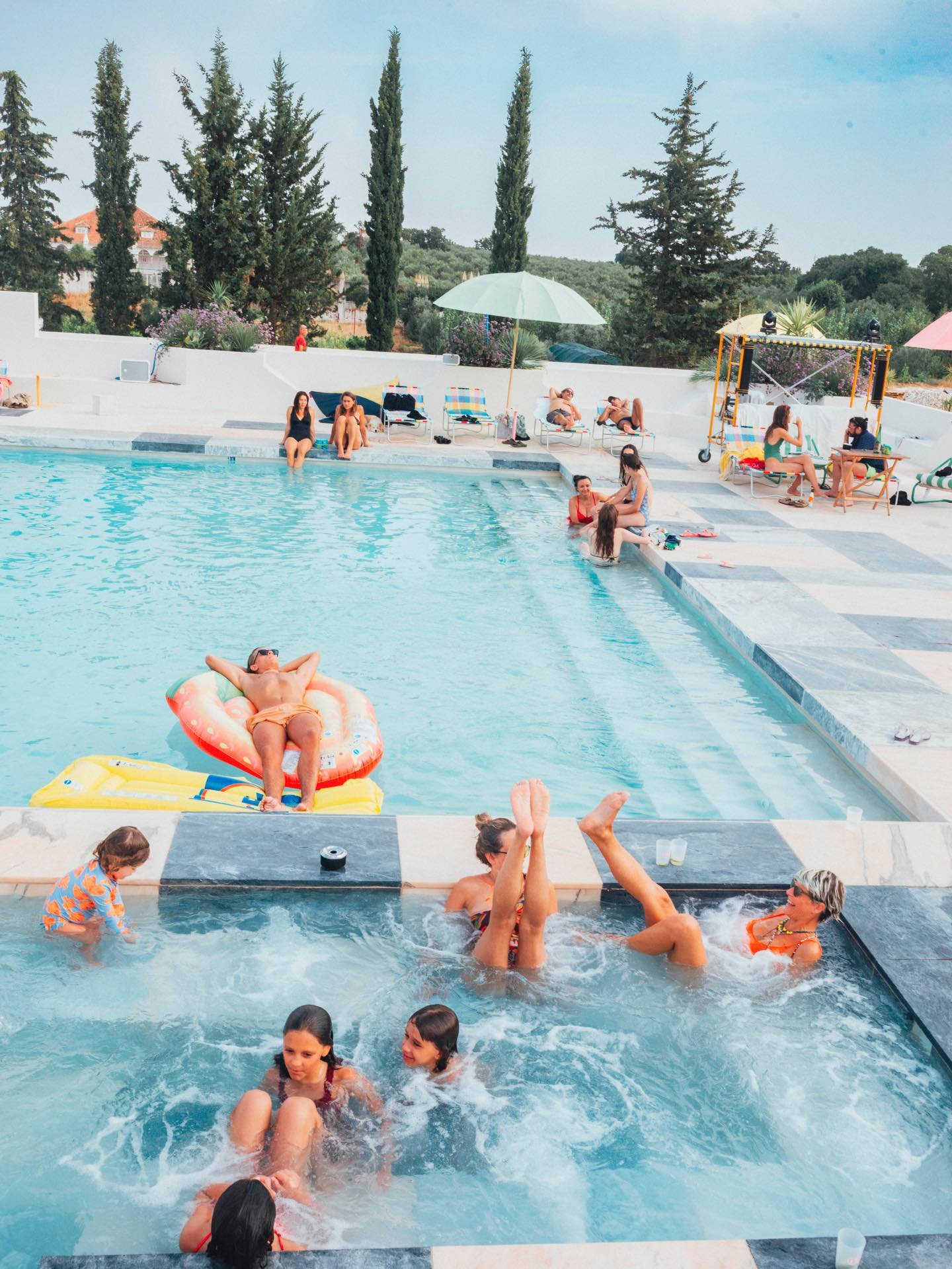 INTERWOVEN residency, exhibition, travel and festival all take place at the very special, for us almost magical setting of CALIPO. 

Calipo, located in Alentejo, is a hotel that combines modern apartments with a historic 17th-century palace, offeri