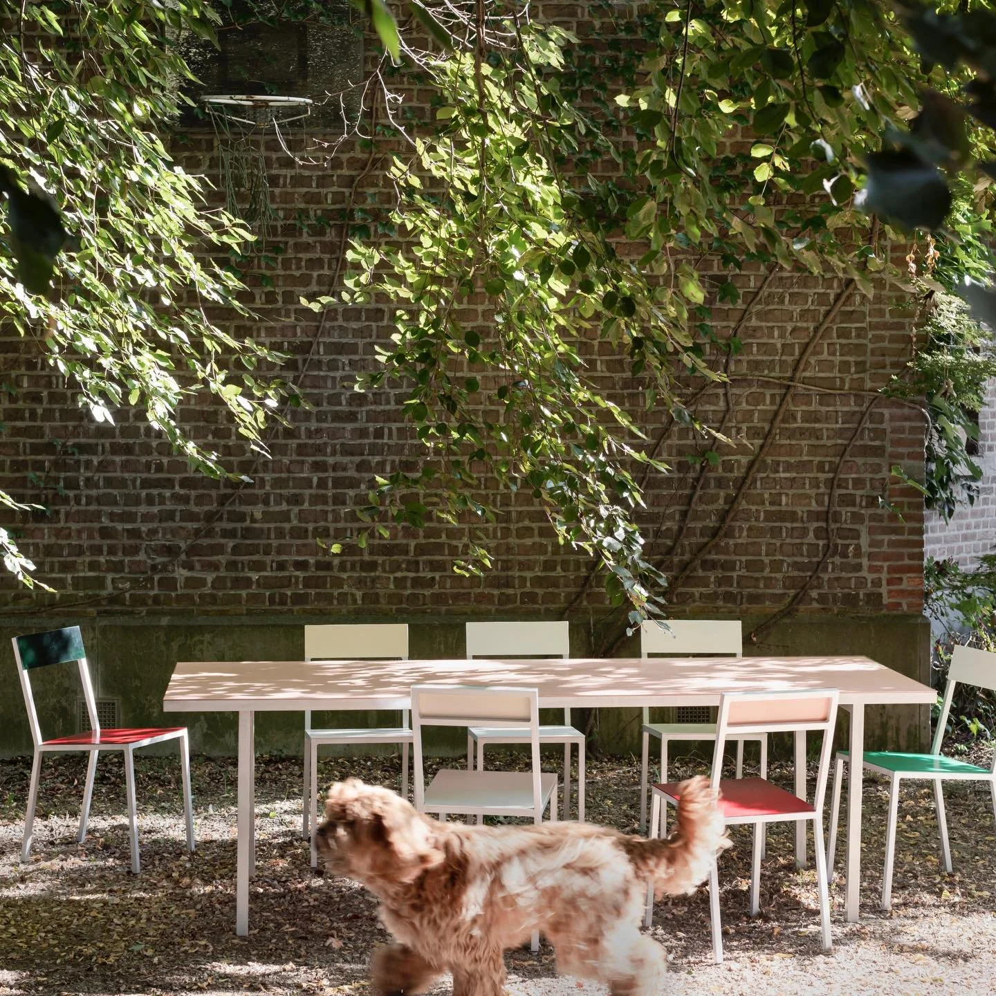 If you have the perfect chair, finding the perfect table is sometimes harder than expected.

Our standards were high: beautiful design, easy maintenance, outdoor proof, suitable for seaside living&hellip; the list kept growing.

But impossible? Appar