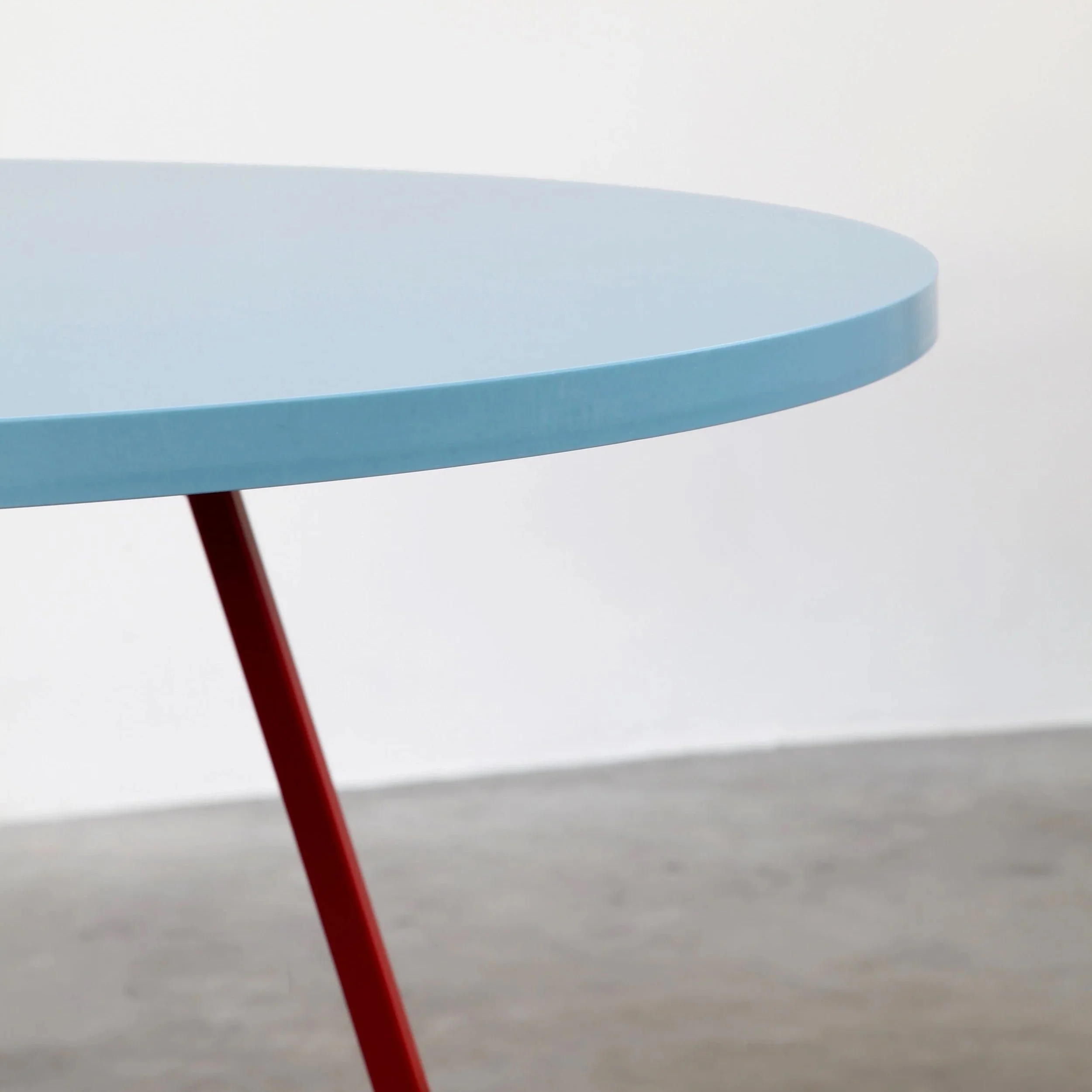 round_table_blue_detail_2.jpg