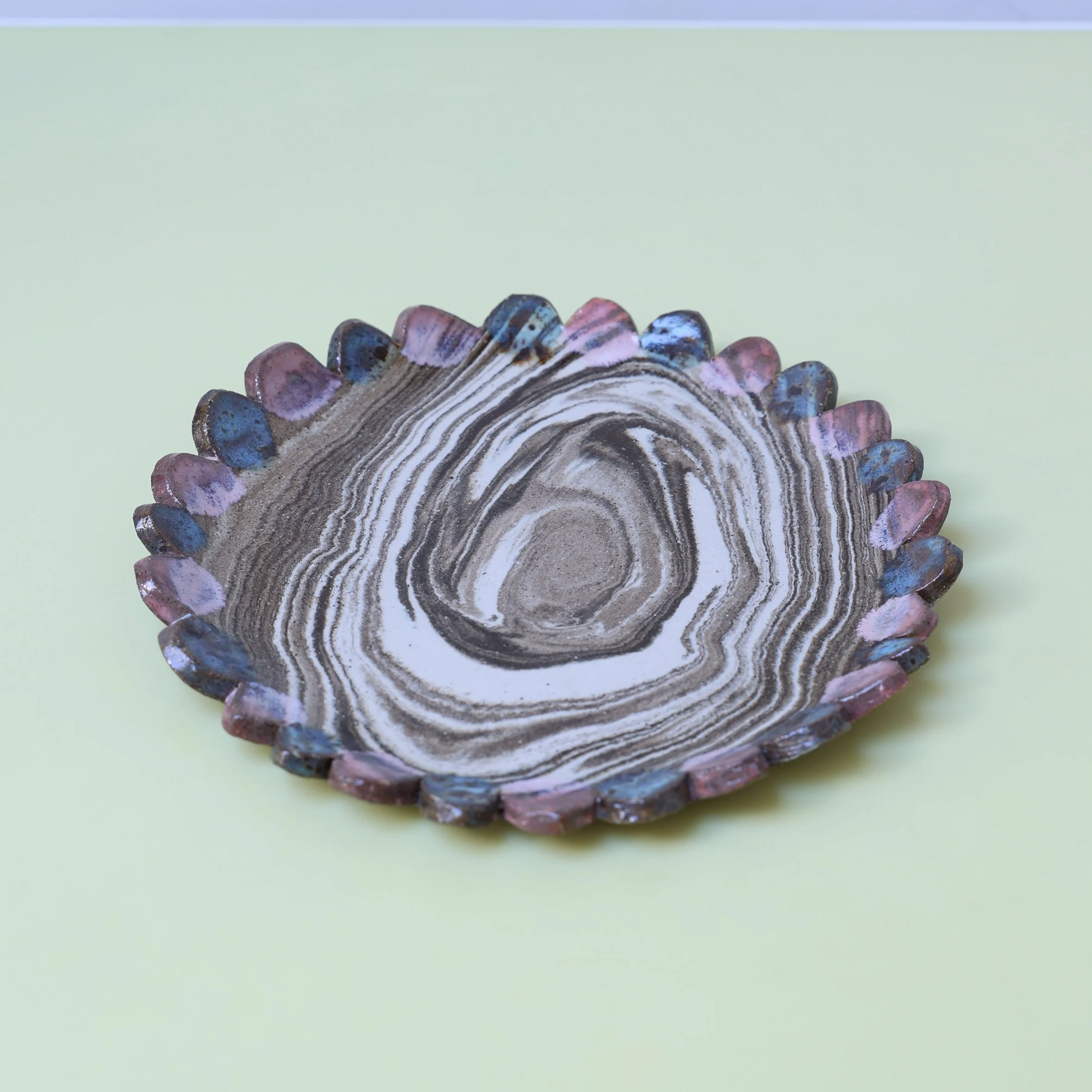 LERRY 2024 PETAL PLATE BROWN MARBLE