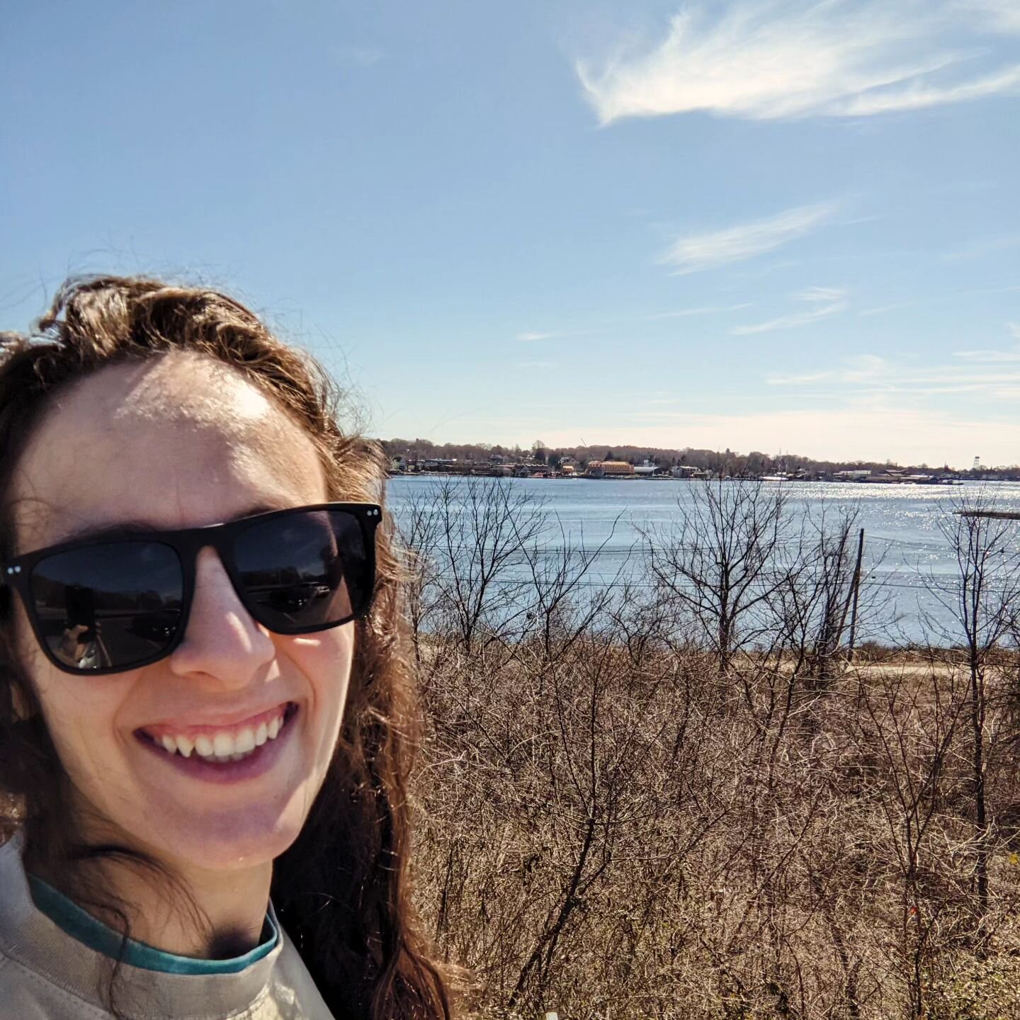 Stopped at this ~scenic overlook~ somewhere on 95 in CT to remind y'all that I'll be in Providence tonight! 6pm doors, 7pm show at @askewprov with @benjaminshawmusic and Bible Studies! $10 cover, hope to see you there 😘