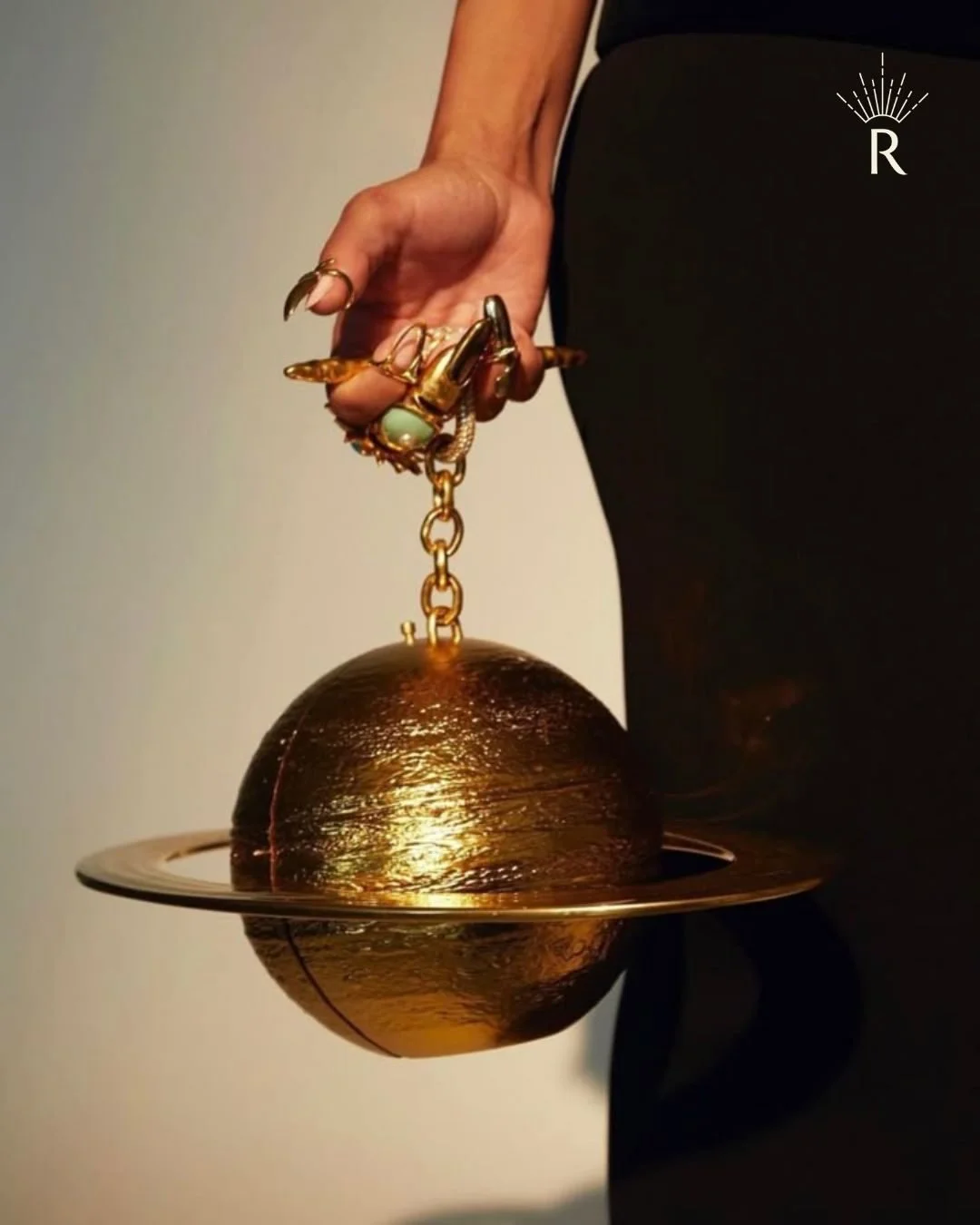 MERCURY TRINE SATURN

Monday, August 17 &ndash; 10:26am

A reorganization of ideas could bring clarity to a stalled project. Strategizing and making a tangible plan can build a solid foundation for increased productivity and future growth.

#astrolog