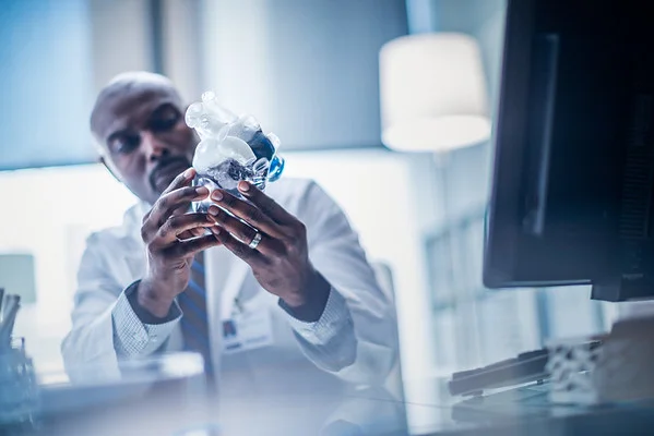 Surgeon-examining-3D-printed-heart-M.jpg