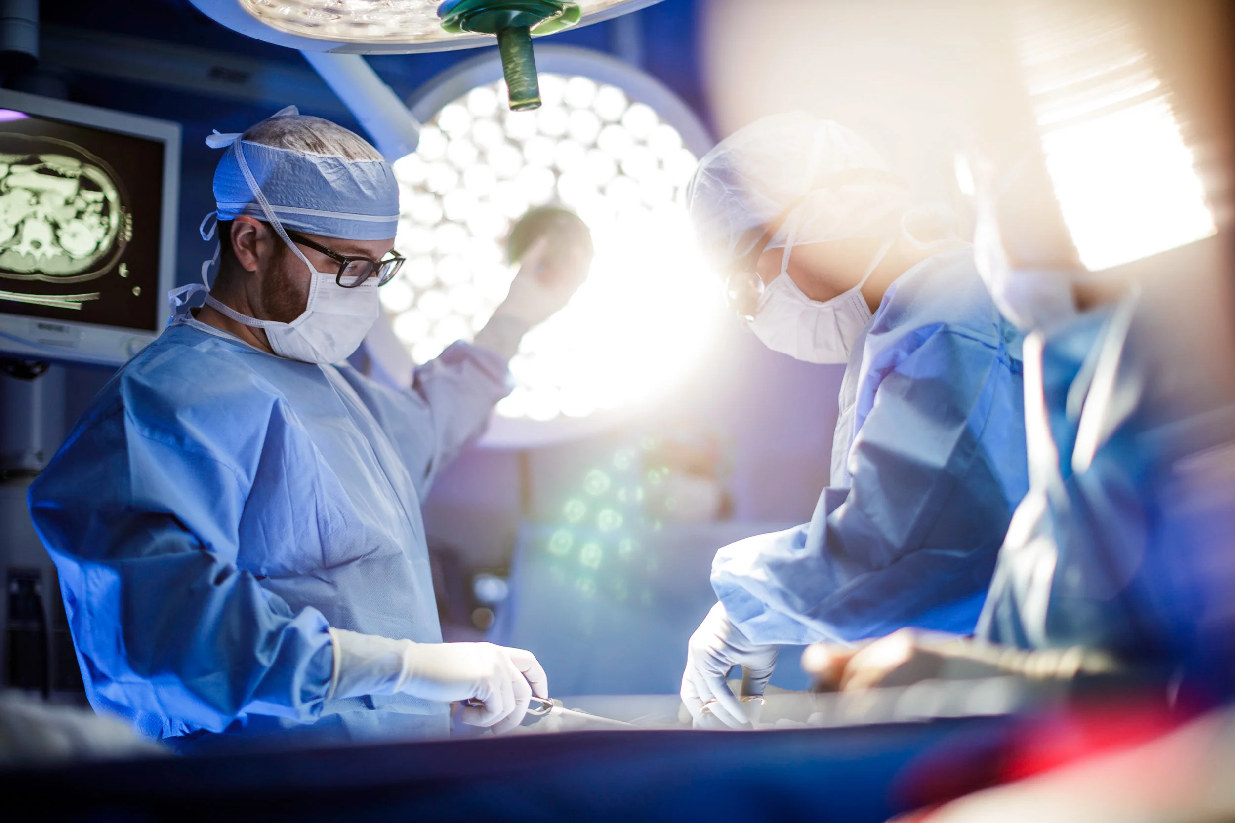 Surgeon-adjusting-overhead-light.jpg