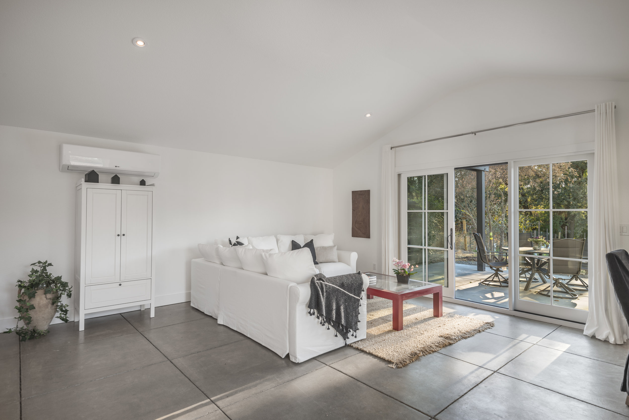 21235 Hyde Rd-446-HDR-Edit HR.jpg