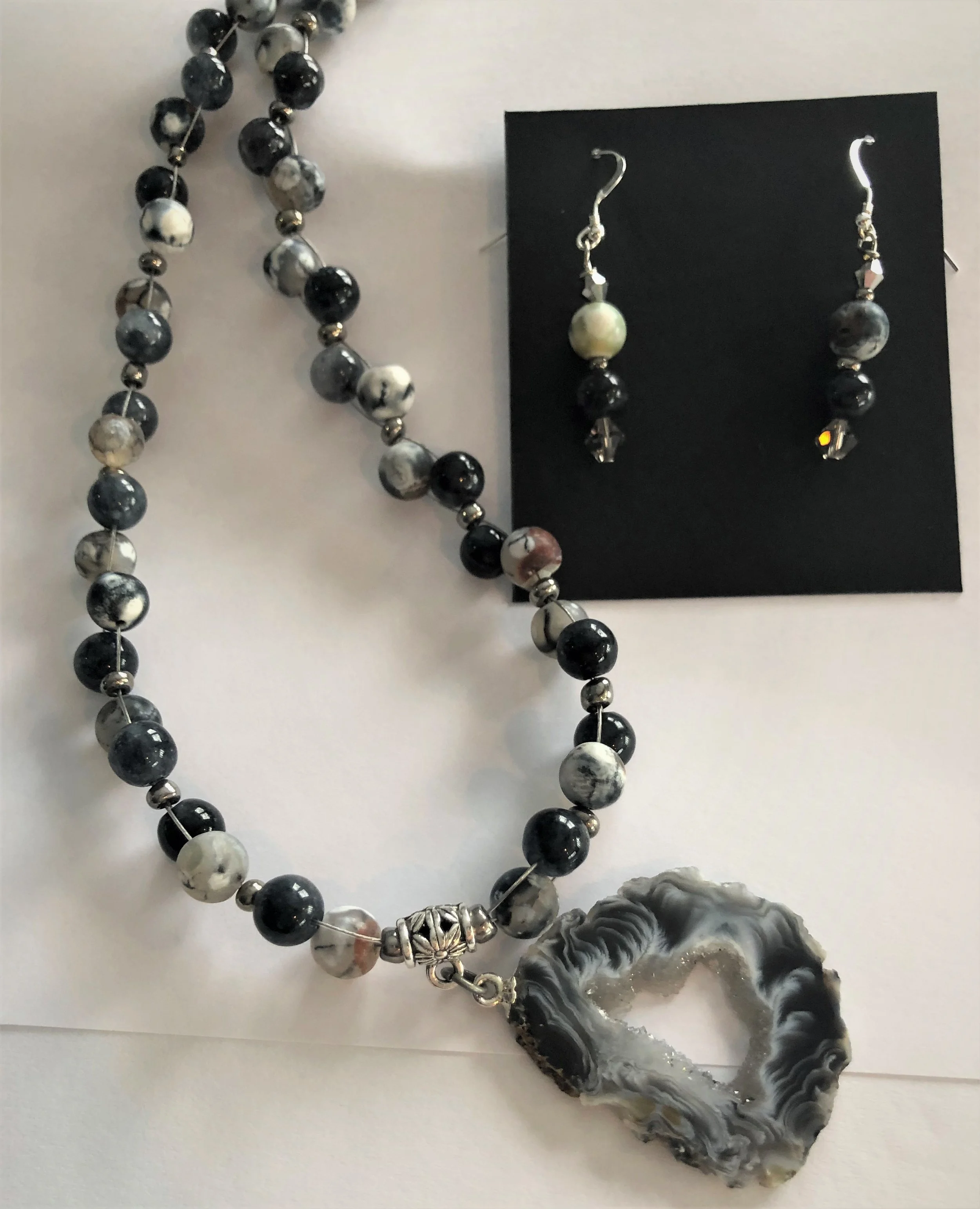 Agate slice necklace and earrings.JPG