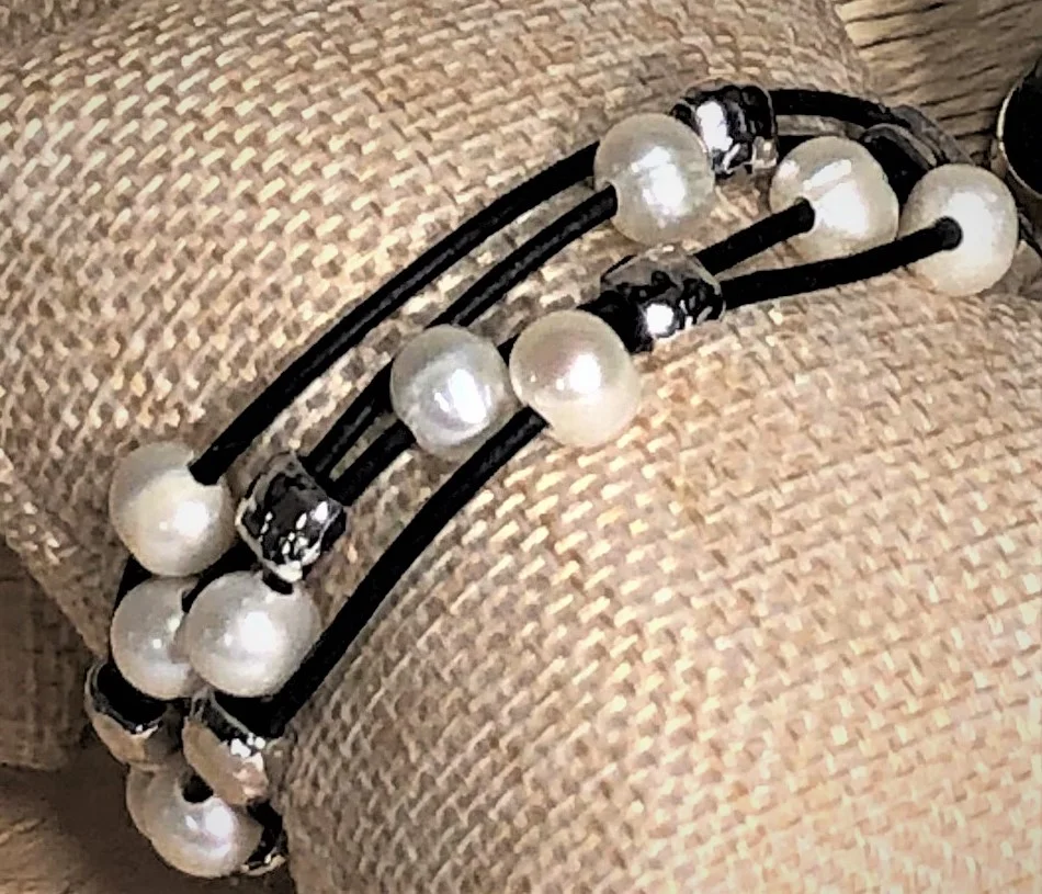 White Freshwater Pearl and Leather Bracelet