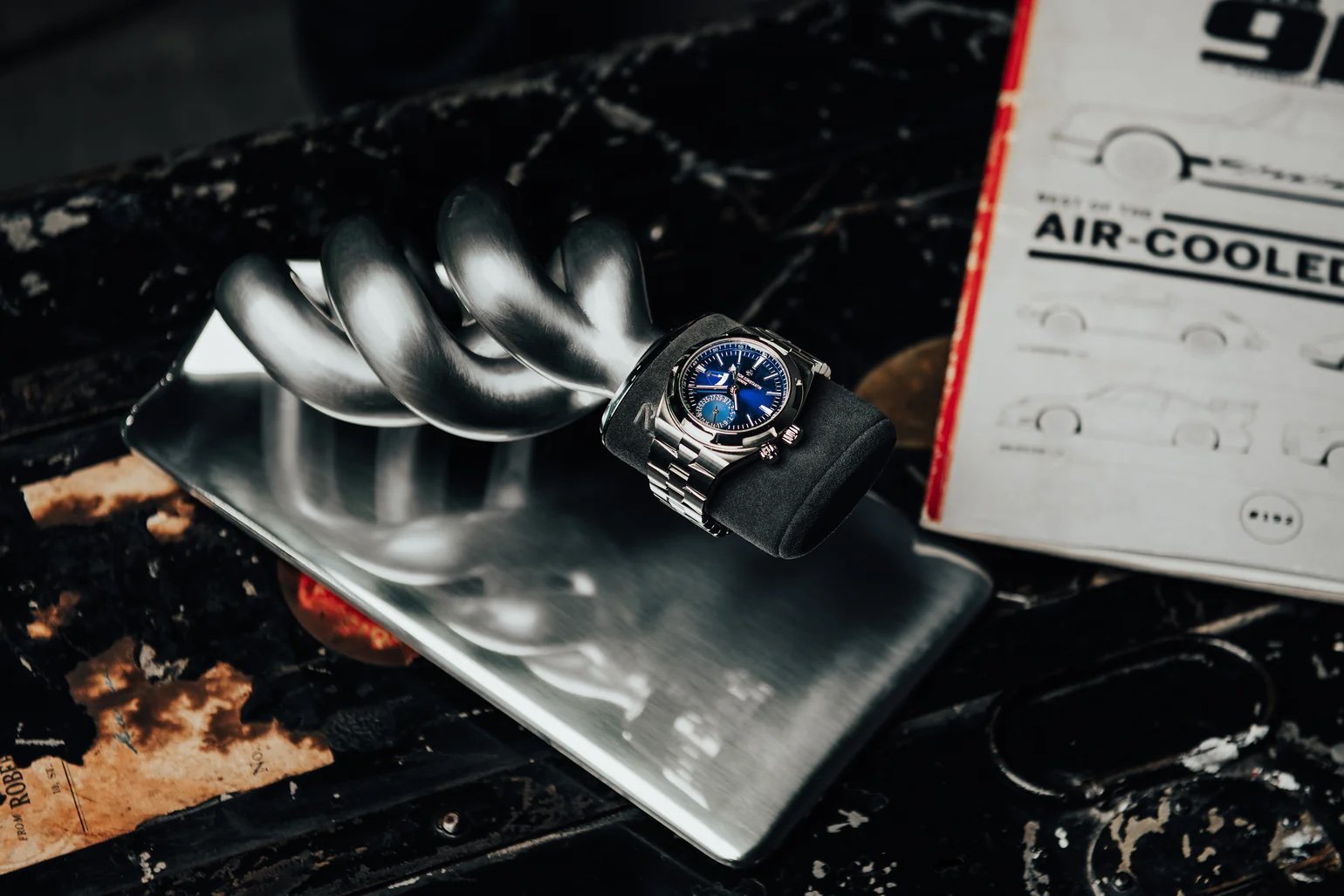 Our Last-Minute Holiday Gift Guide for Watch Lovers