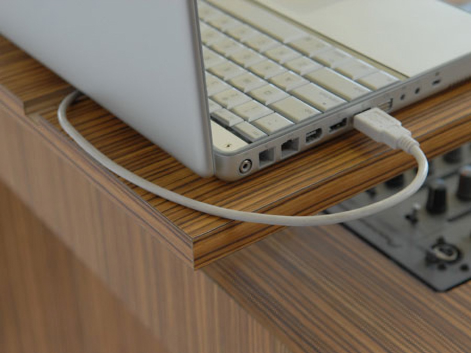 laptop-platforms-3.jpg