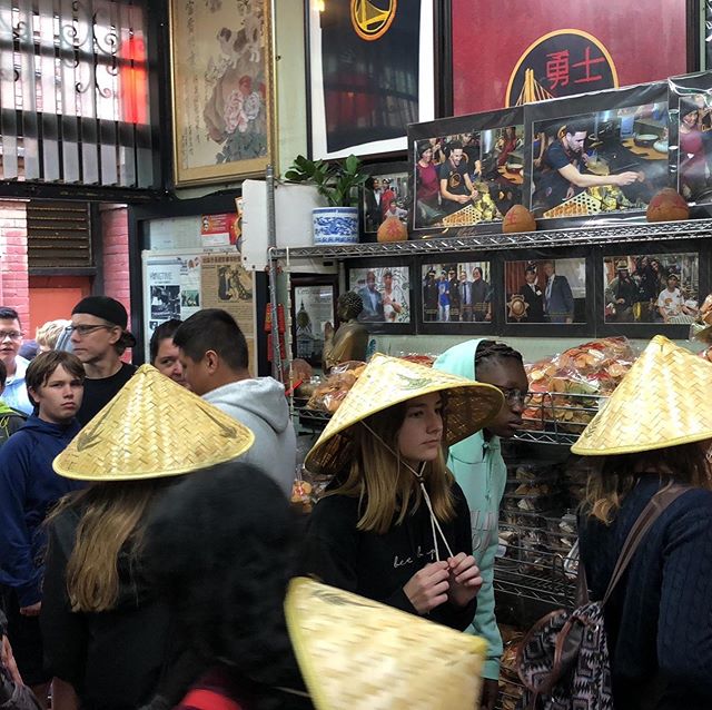 Student&rsquo;s field trip at the cookies shop #goldengatefortunecookies #sanfranciscofood#sanfranciscotravel #schooltrips