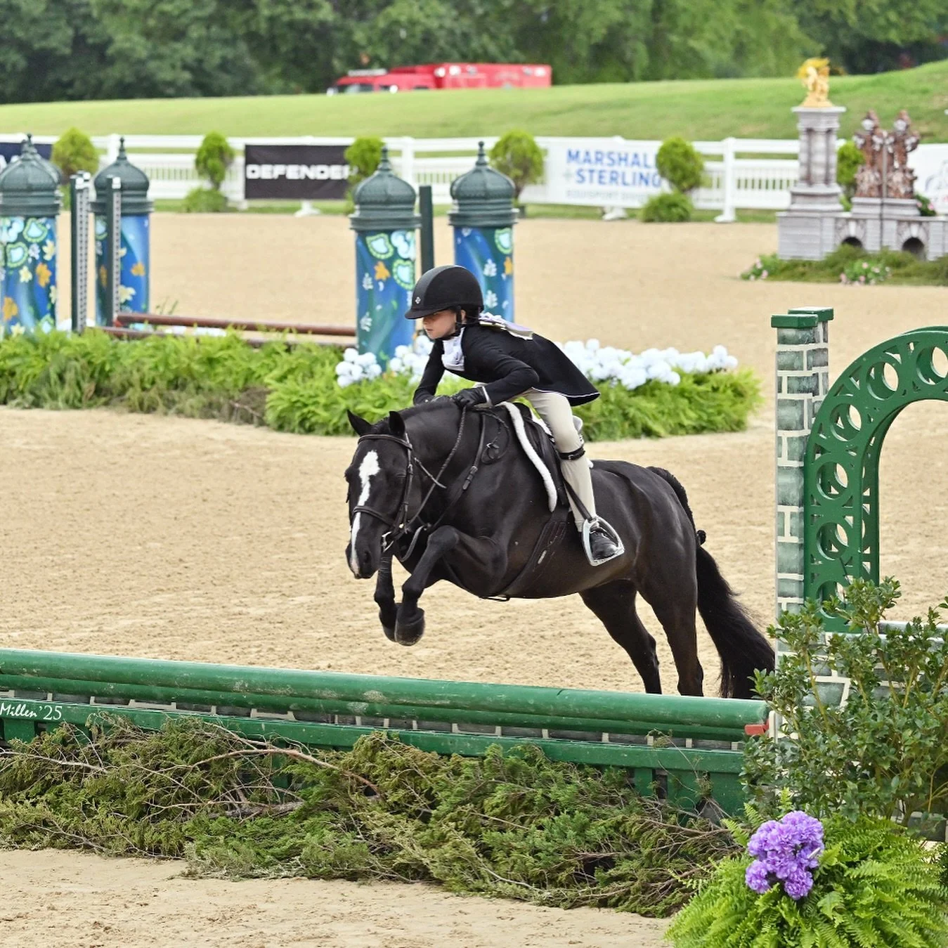 Siena Gilhooley and her ponies Sugarbrook Too Blue and Naponyon made their mark on their first USEF Pony Finals, jumping great rounds in both the Small Pony Hunters and Pony Jumpers, including 2 clear rounds team day in the Championship! We are conti
