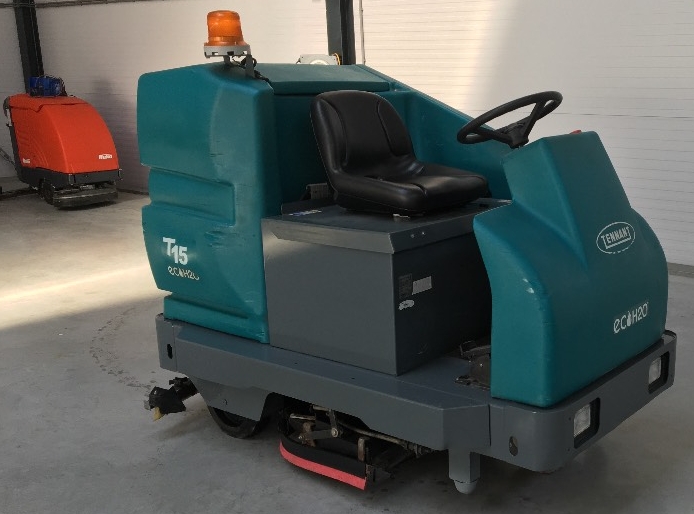 Butyl based floor cleaners