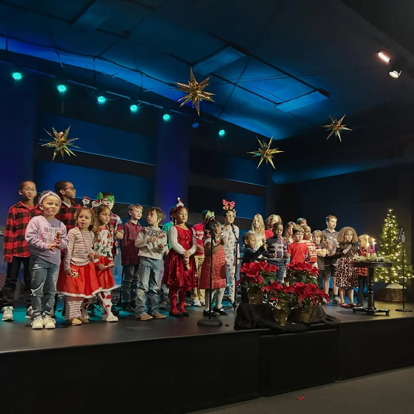 Joy to the world! Beautiful service today! See on Wednesday at 4pm for our Christmas Eve candlelight service! 

#roanoke #roanokeva #church