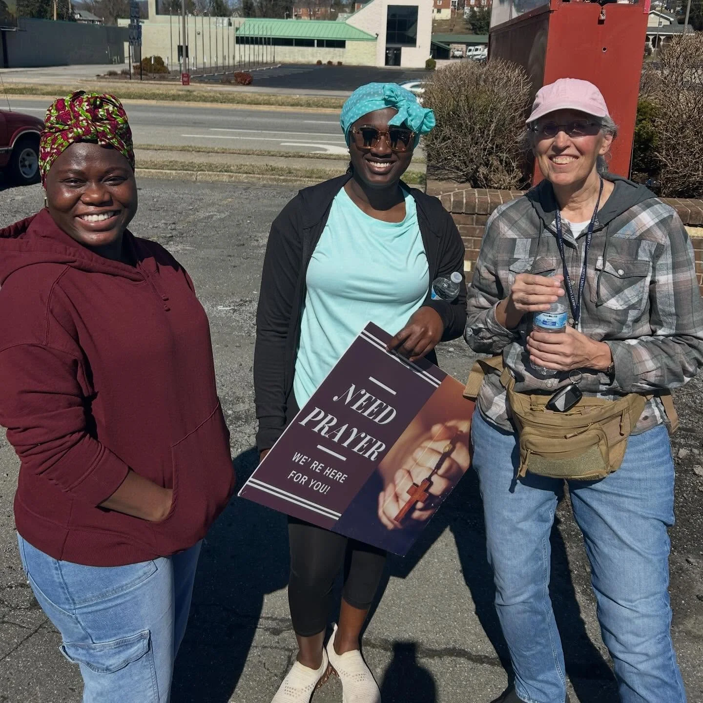 Another great day out serving our city!! Thank you to all who came out and helped! 

#roanoke #roanokeva #outreach #church