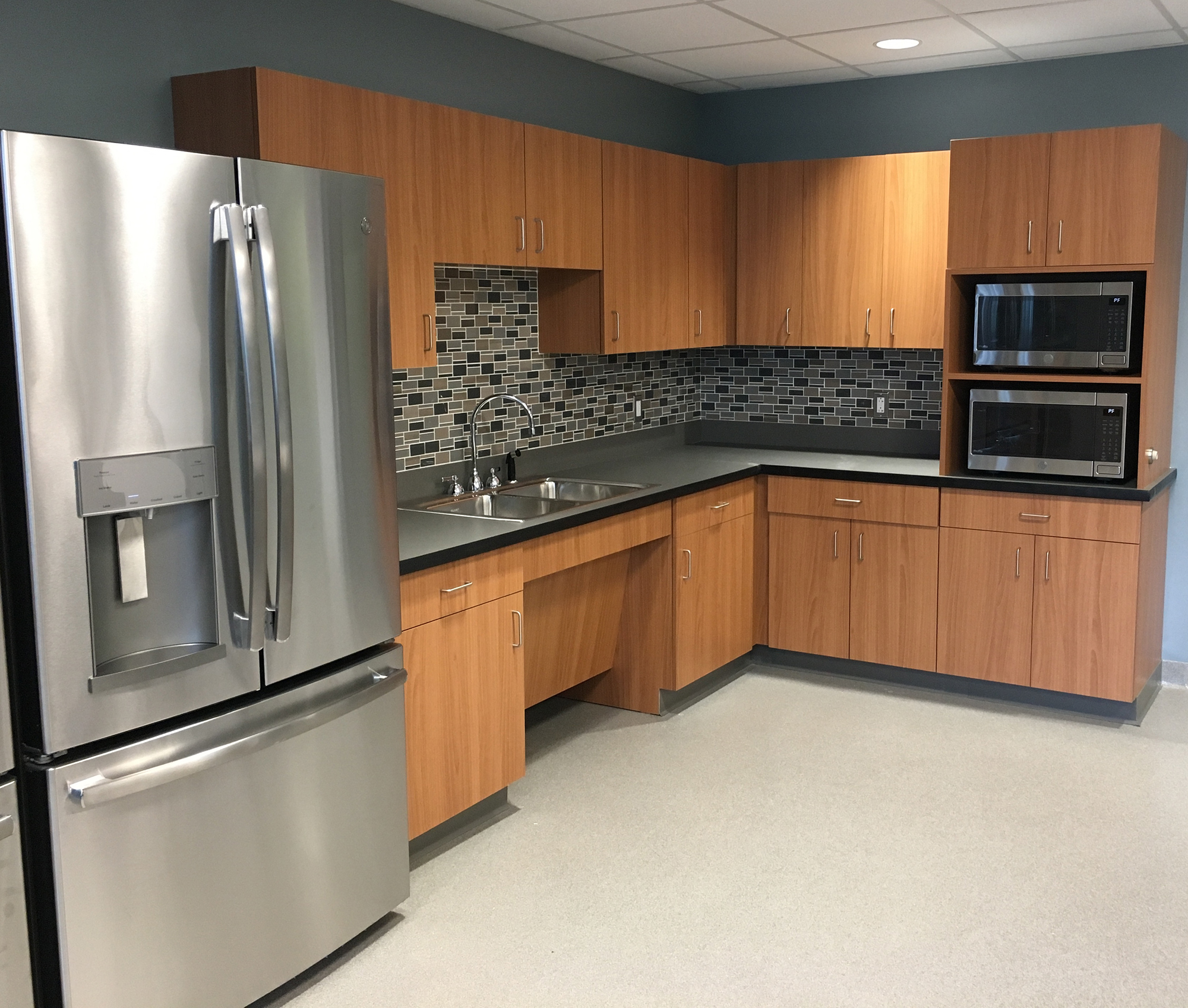 Corporate Break Room & Locker Rooms — Ed Wojcik Architect Ltd.
