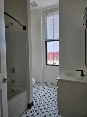 APT+8+�+vertical+bathroom.webp