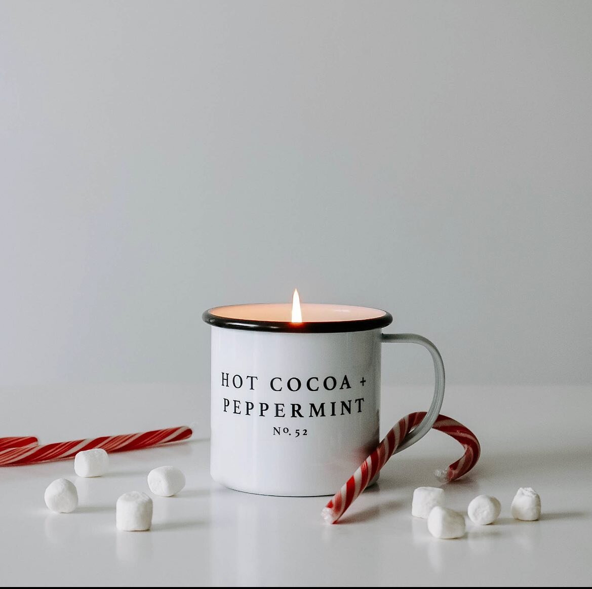 Show us a cuter Christmas candle🎄We&rsquo;ll wait&hellip;
🛍shop in store at The Beauty Bar or send us a DM to have it shipped to you!
&bull;
&bull;
&bull;
#shoplocal #thebeautybar #holidaydecor #santabarbara #santabarbaraspa