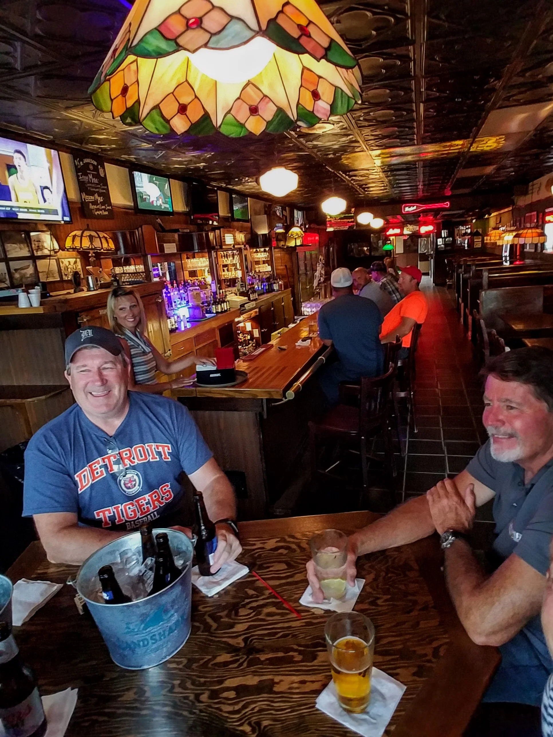 We enjoy a beer (or two) with our friend John at the ‘Downtowner’ bar. Thank you for your great hospitality John. We really enjoyed meeting you and the gang at the DT!