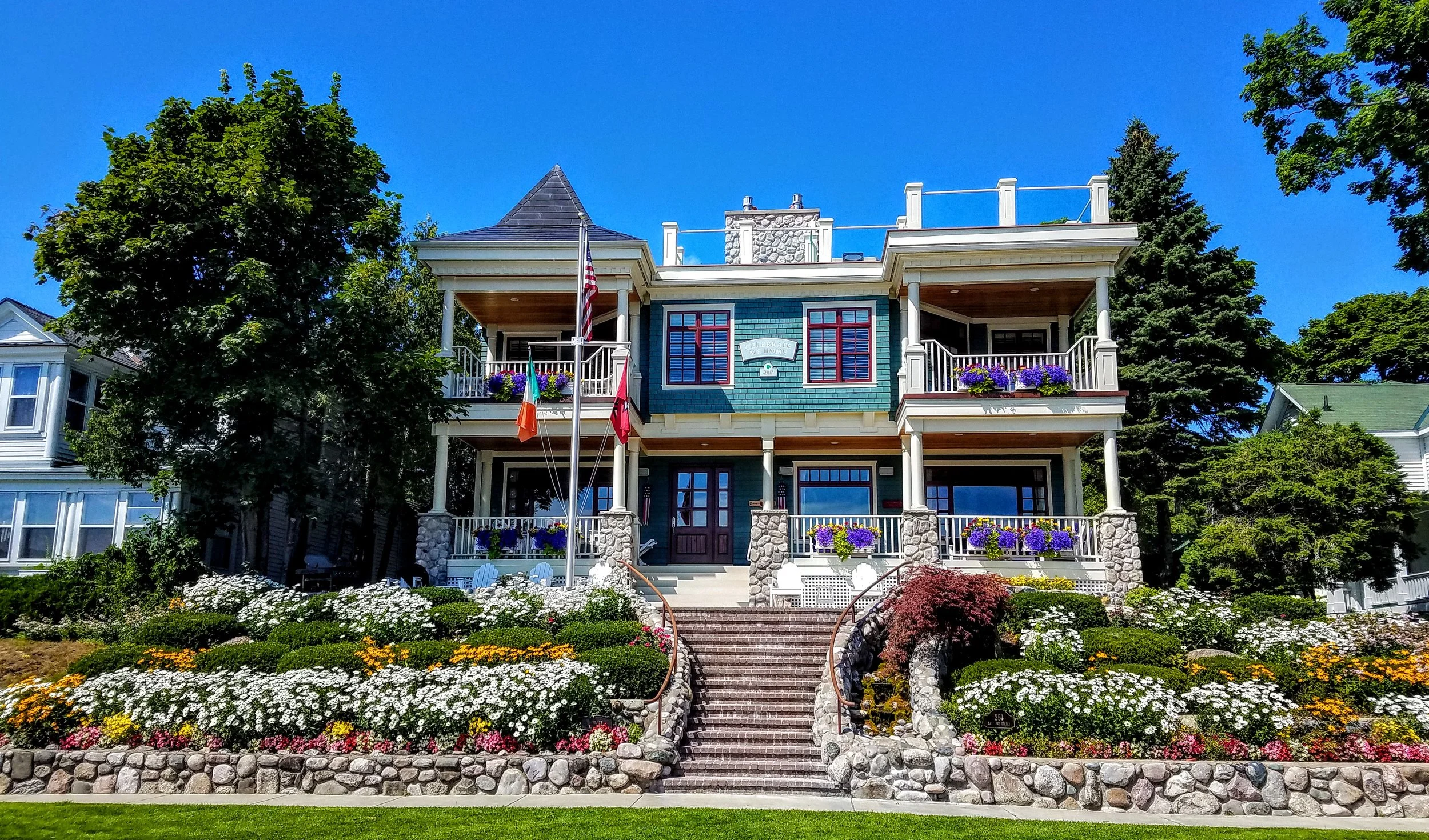 Gorgeous homes with beautiful gardens